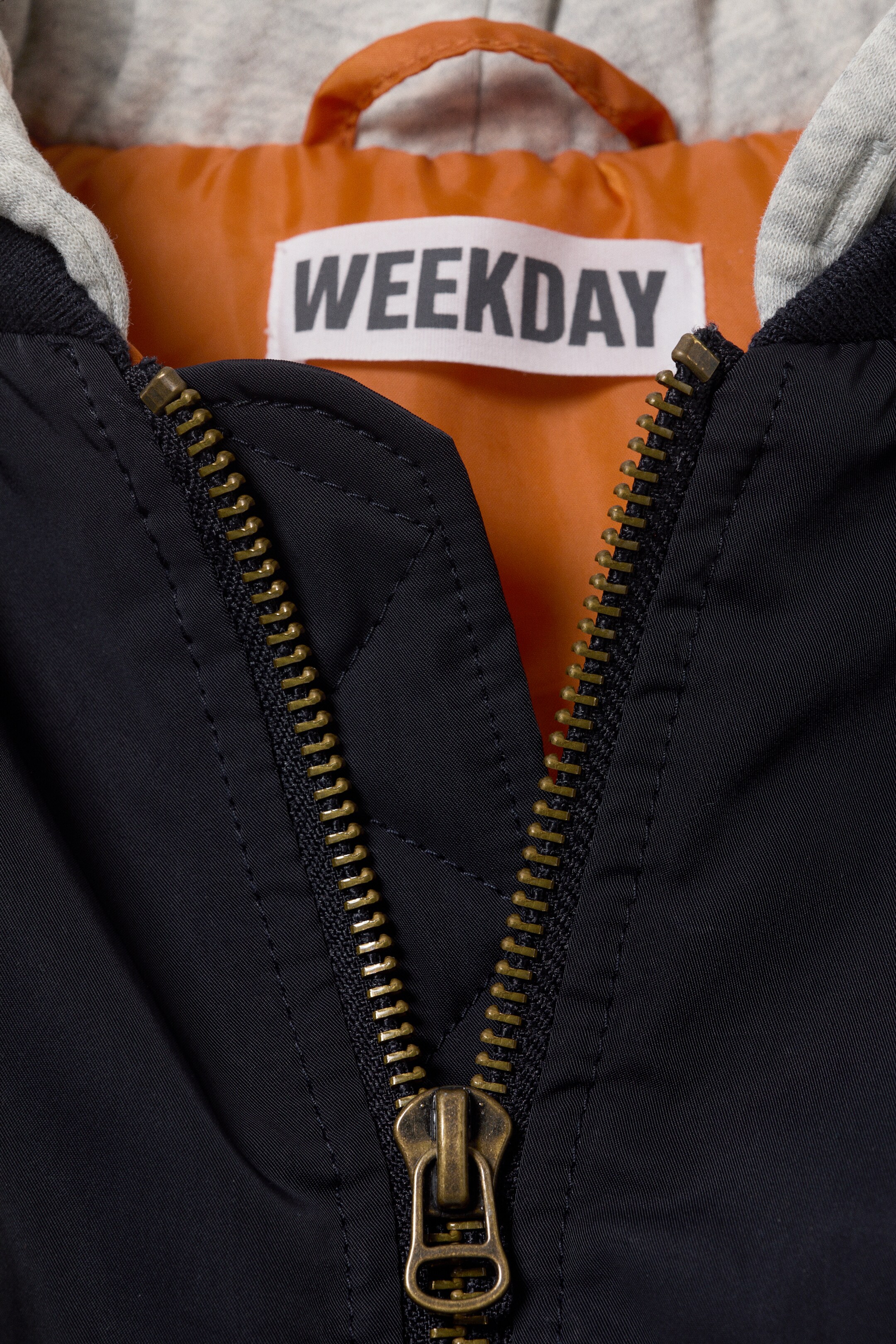 Vezi imaginea mai mare: Geacă bomber lejeră cu glugă - Bleumarin închis - BĂRBAŢI | H&M RO 11