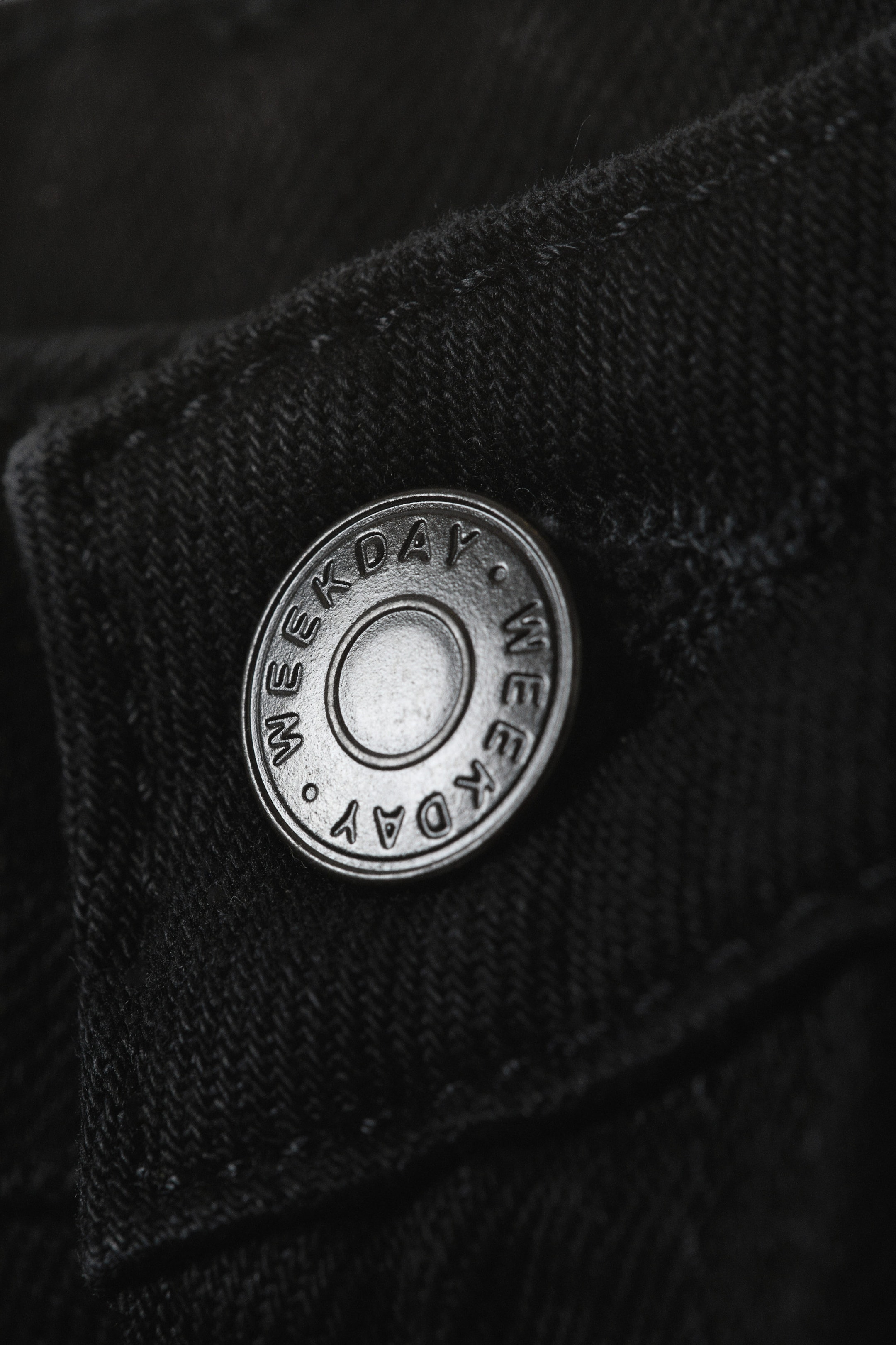 Black Rinse - Black - Laika Mid Rise Regular Straight Leg Jeans - 6