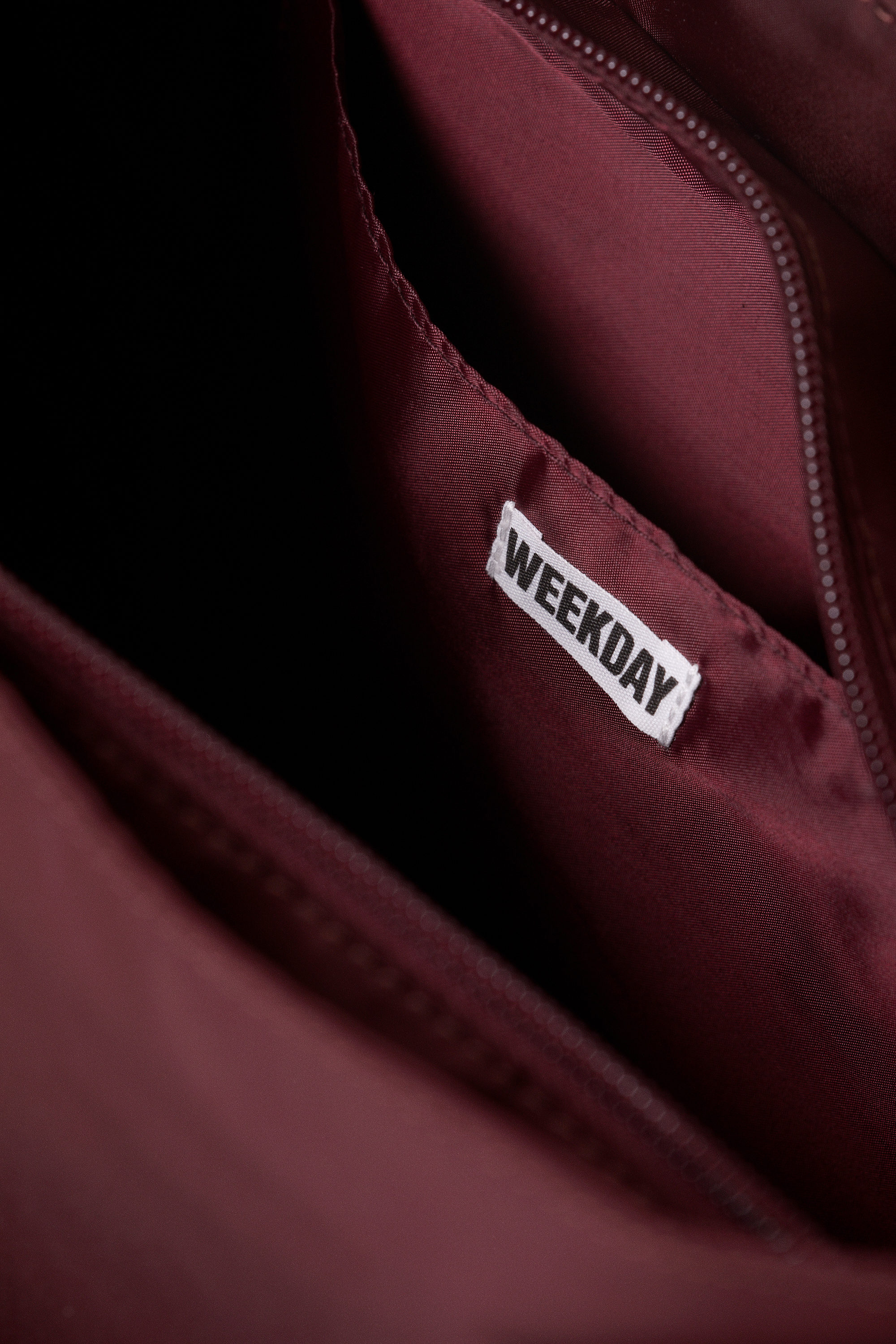 Dunkelrot - Mittelgroße Umhängetasche aus Nylon-Twill - 2