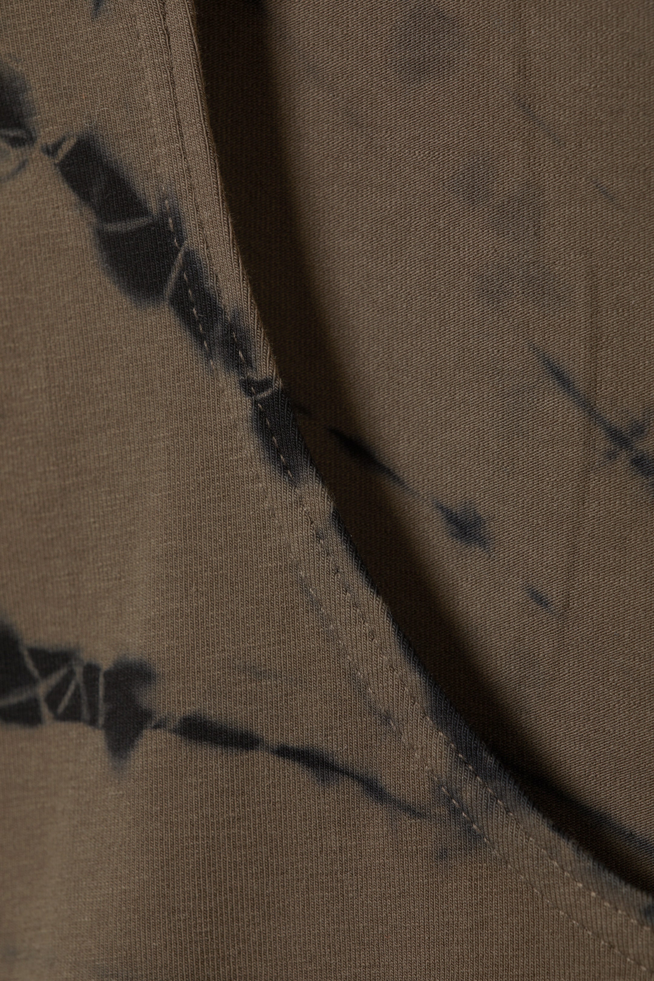 Mörkbrun batik - Linne med öppen rygg och båtringning - 2