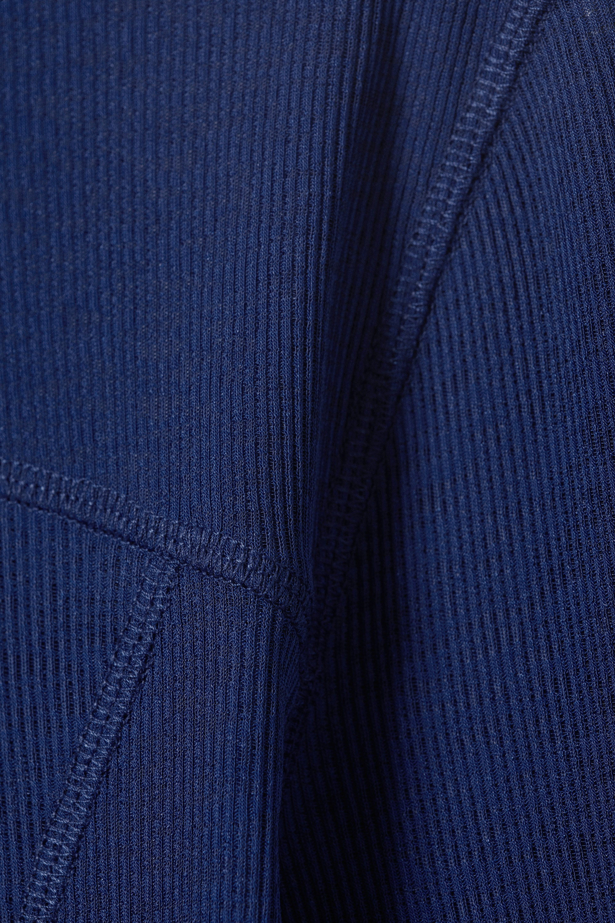 Leuchtendes Blau - Langärmliges Mesh-Oberteil mit Stehkragen - 3