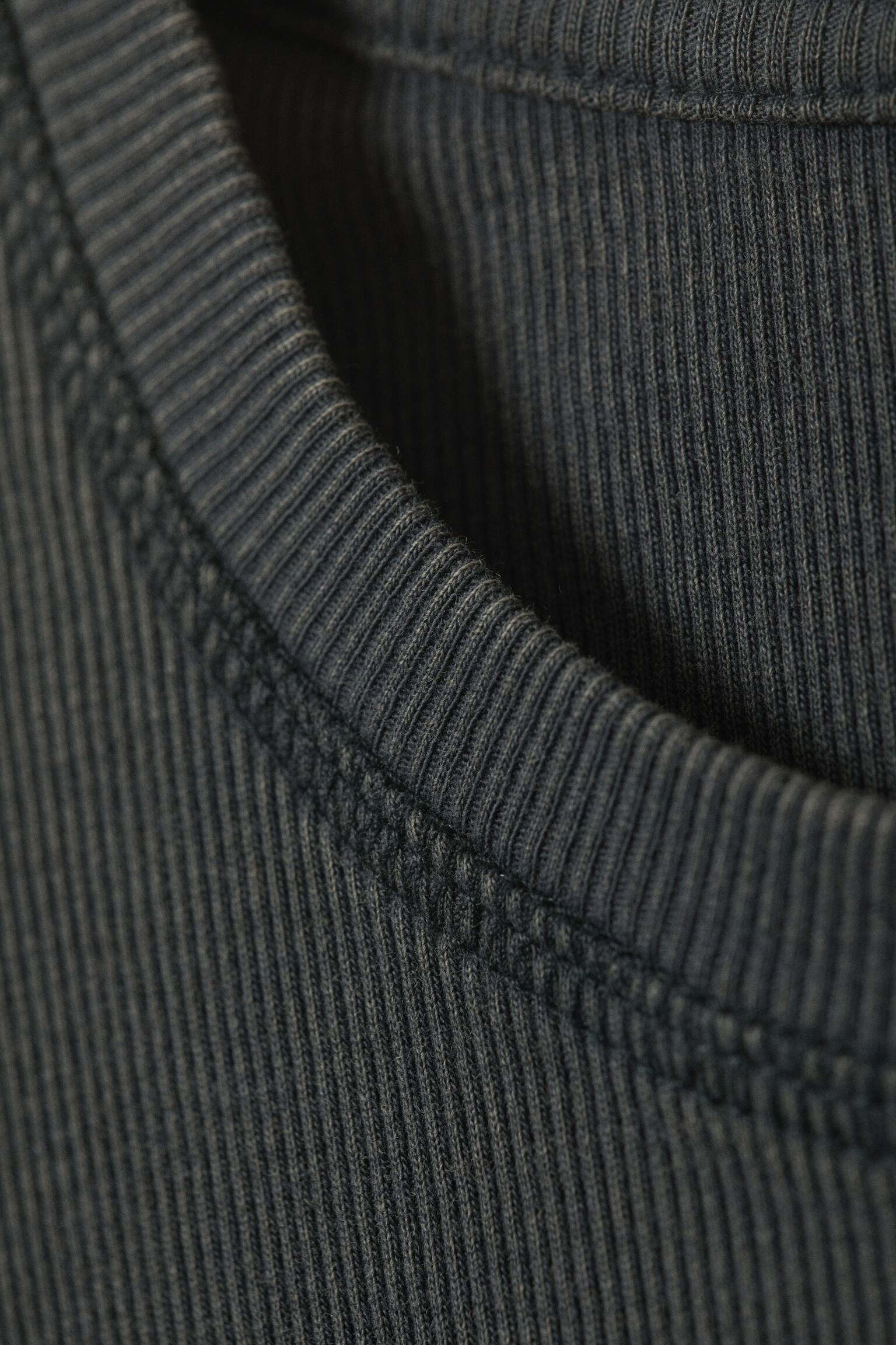 Klassisches Slim-T-Shirt aus gerippter Baumwolle - Gewaschenes Graubraun/Weiß/Schwarz/Dunkles Graubraun - 3