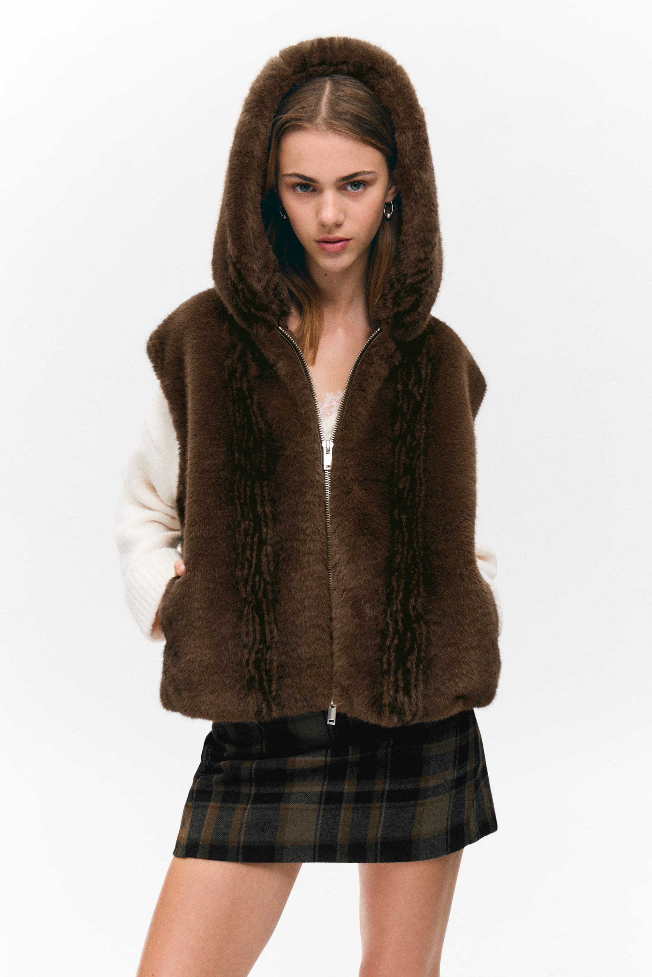 Fuzzy Brown - Bodywarmer met rits en capuchon van imitatiebont - 1