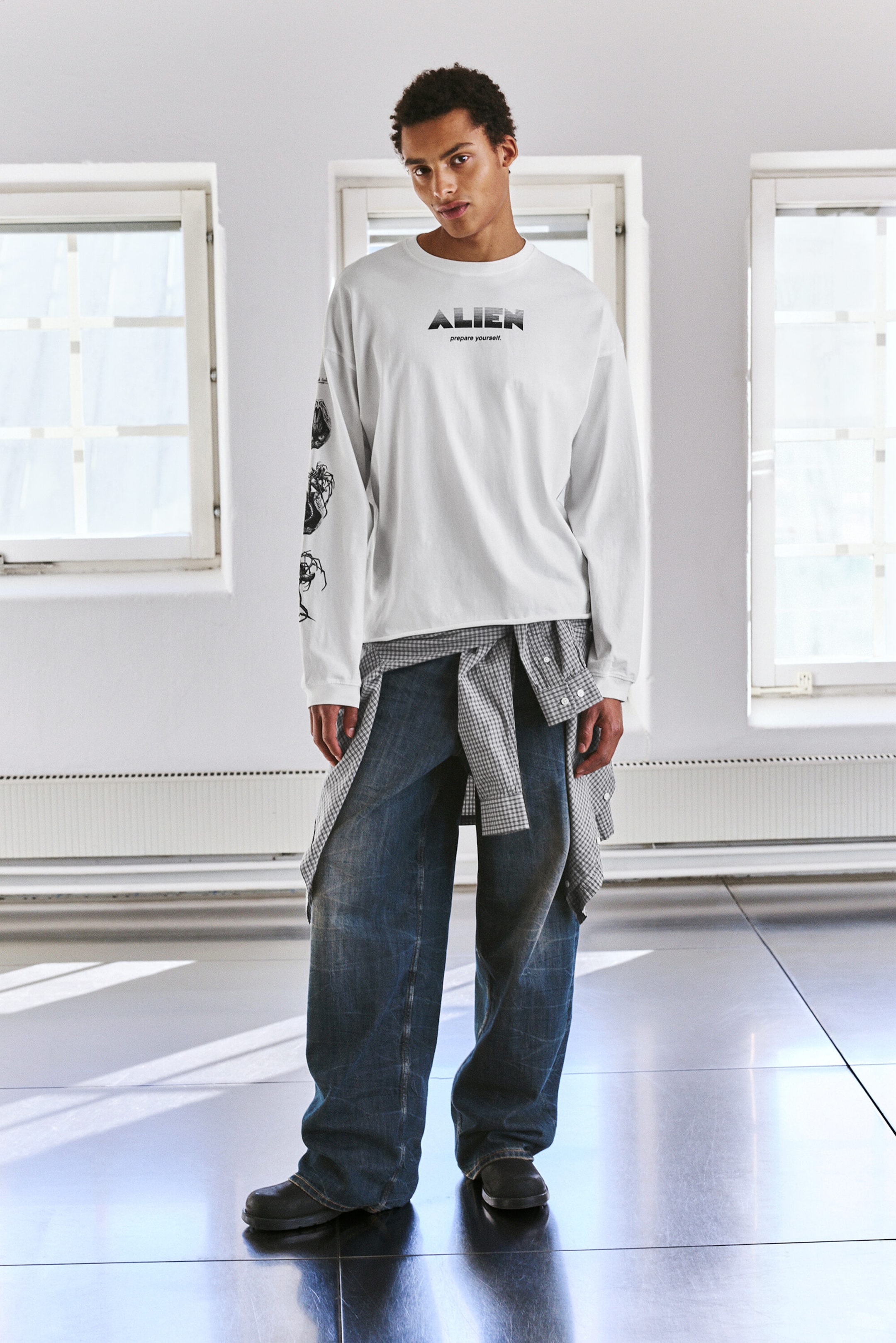 Off-white - Alien Loose-Fit Long-Sleeved T-shirt - 1