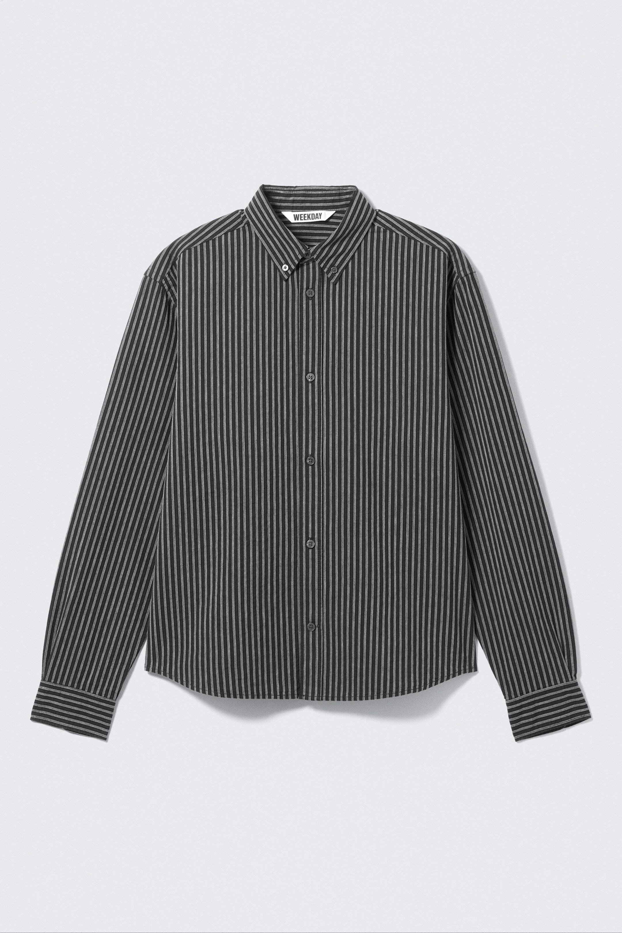 Vezi imaginea mai mare: Cămașă relaxată cu dungi și nasturi - Hanorac gri închis cu dungi - BĂRBAŢI | H&M RO 4