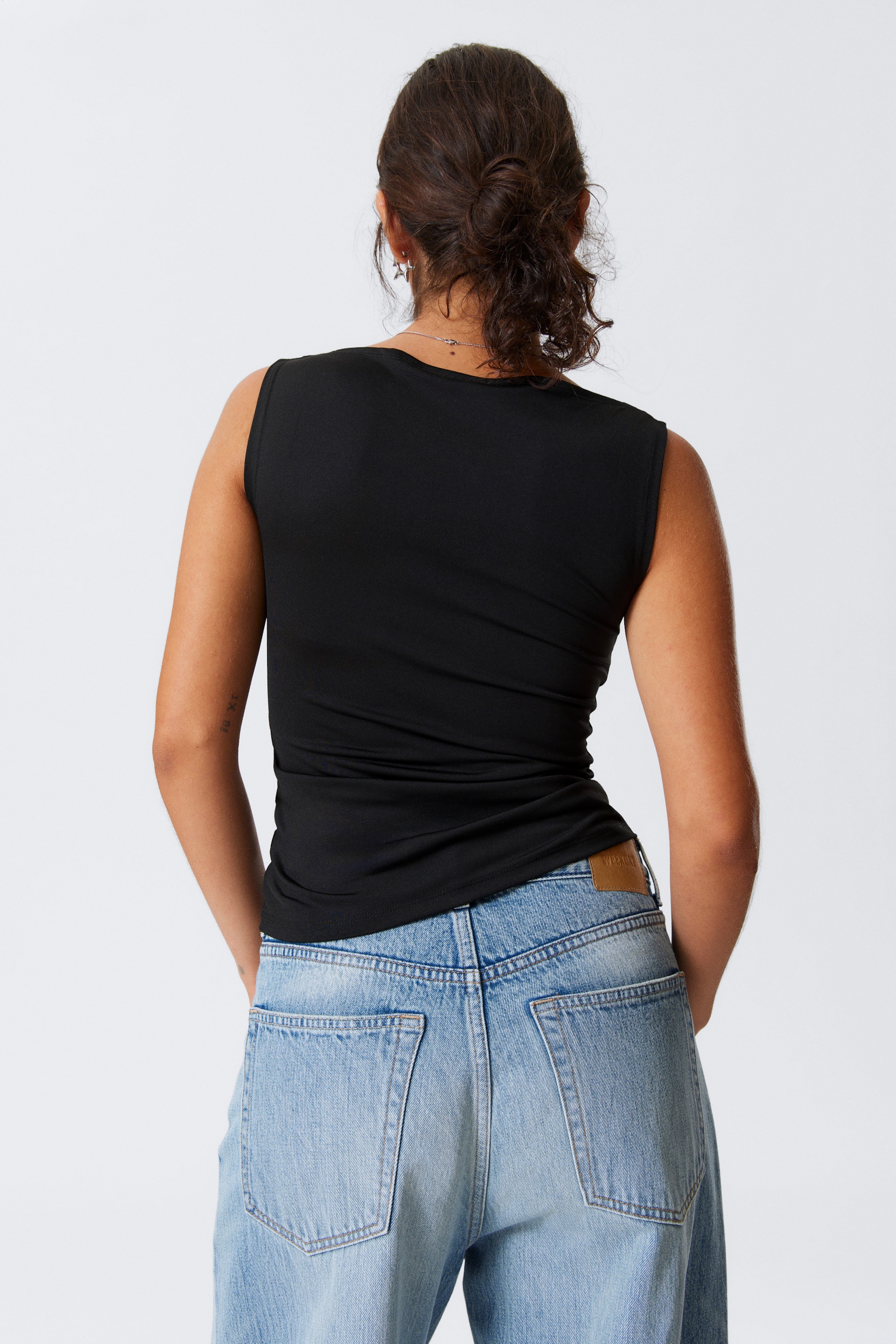 Zobrazit větší obrázek: Annie Sleeveless Boat-Neck Top - Black - ŽENY | H&M CZ 3