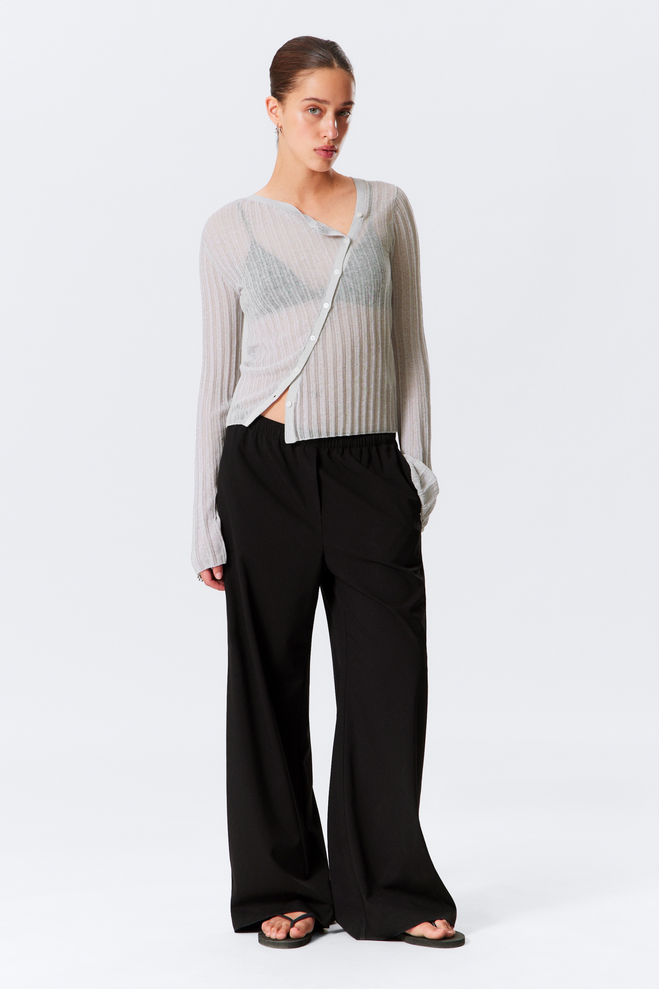 Visa större bild: Asymmetrisk cardigan i linneblandning - Ljusgrå - DAM | H&M FI 2