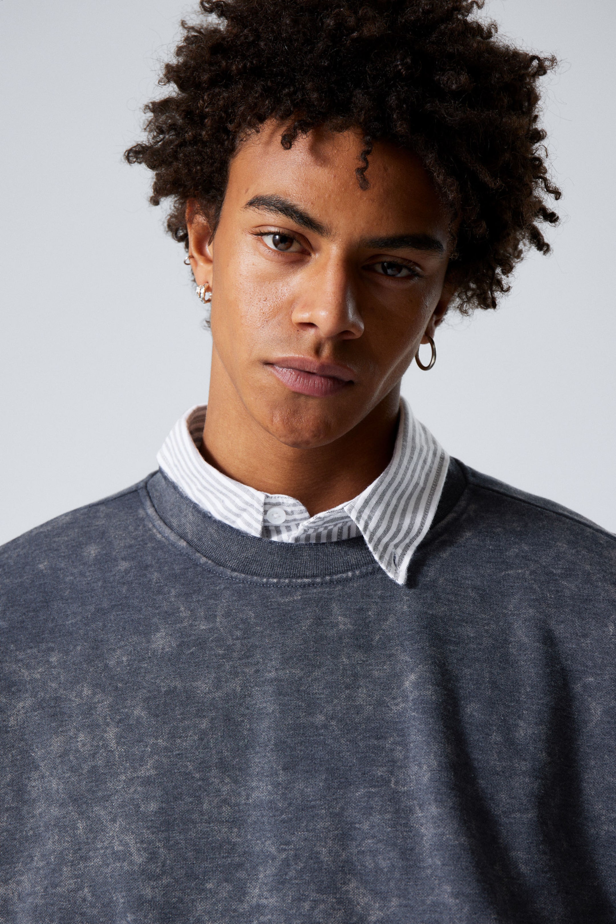 Washed Dark Blue - Long-Sleeved Oversized Slouchy Sweatshirt - 2