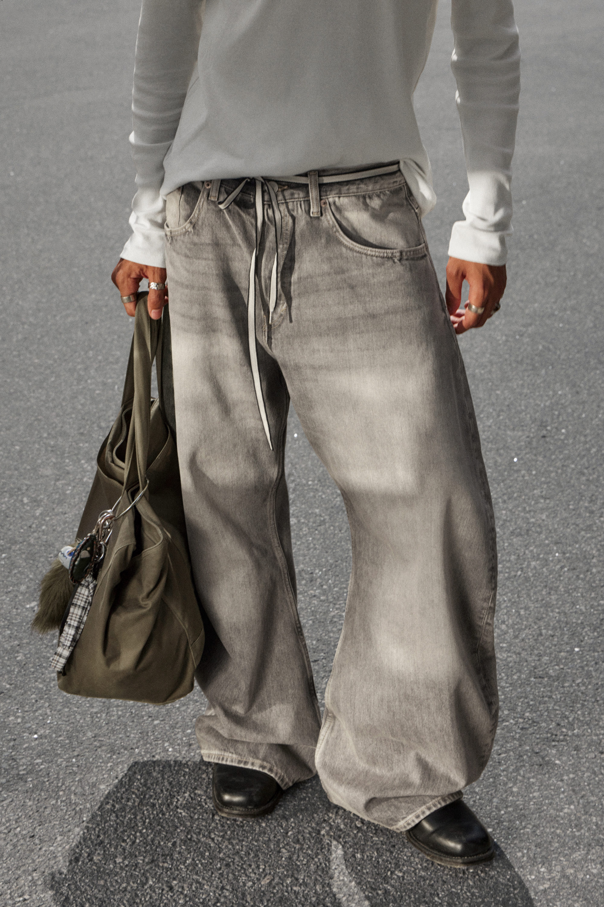 Canyon Grey - Mellangrå - Solera Lediga Barrel Jeans - 4