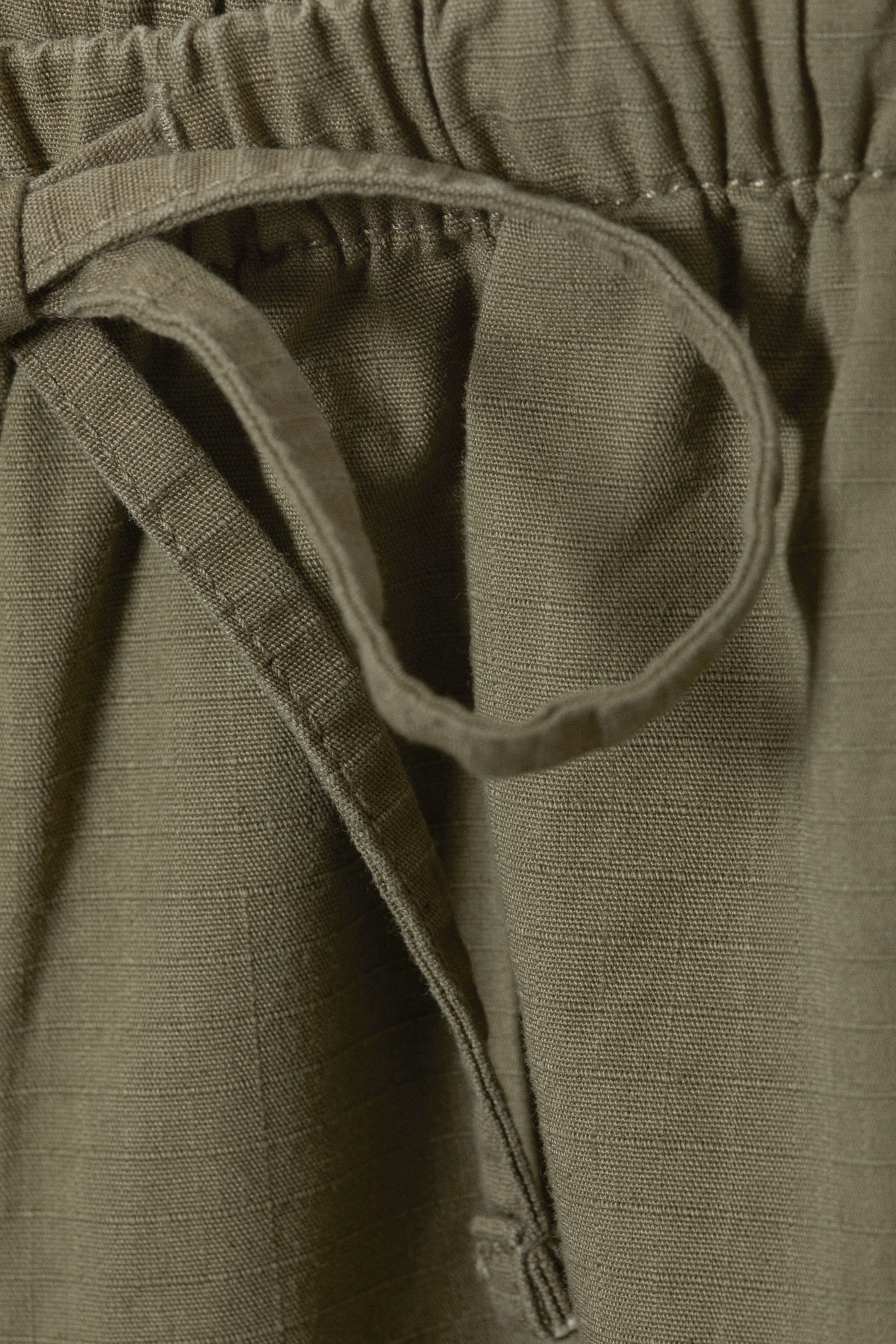 Mörk khakigrön - Lediga tvättade ripstop-byxor - 1