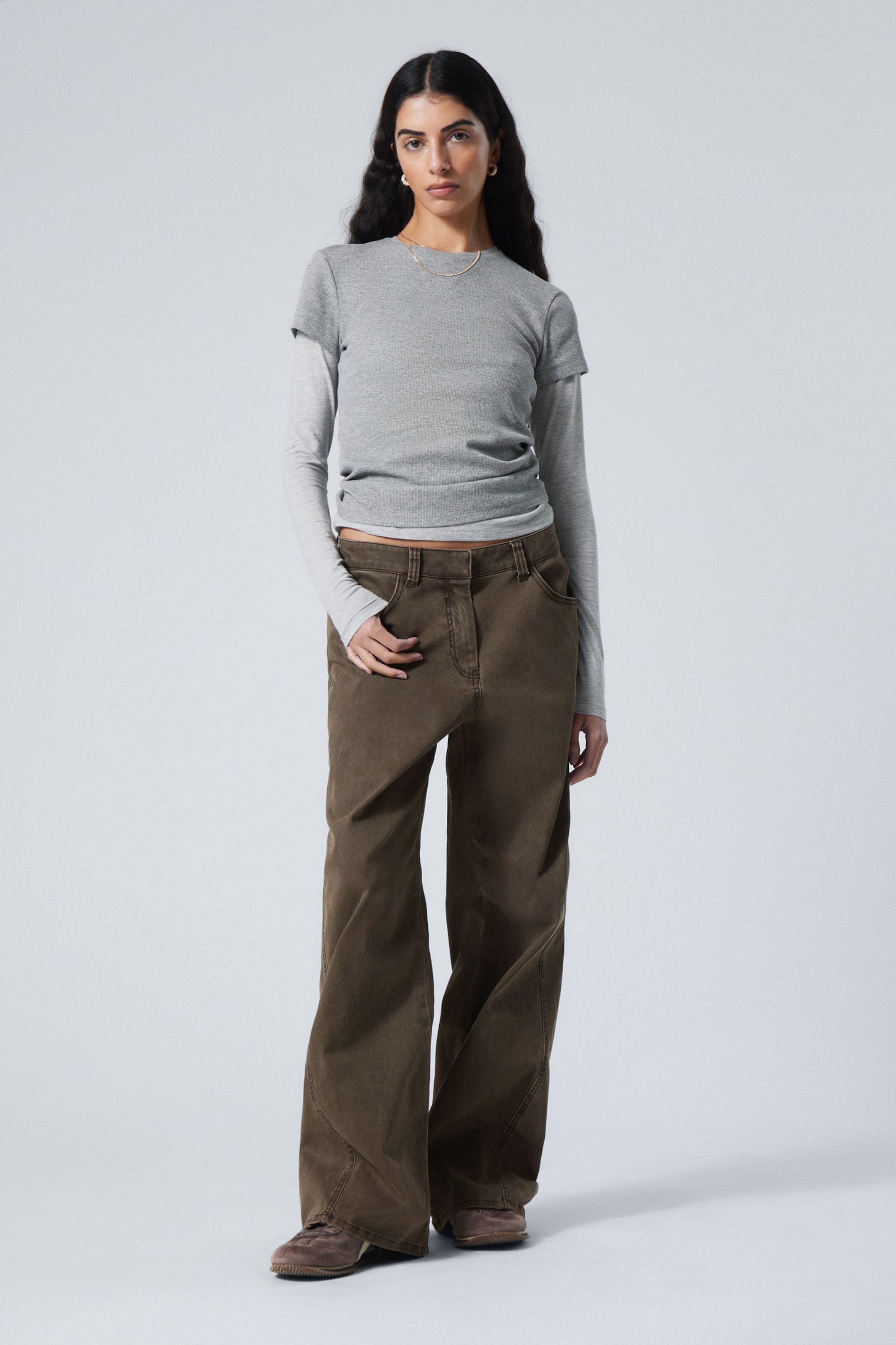 Dunkelbraun - Weite Twillhose mit niedrigem Bund und Washed-Look - 1