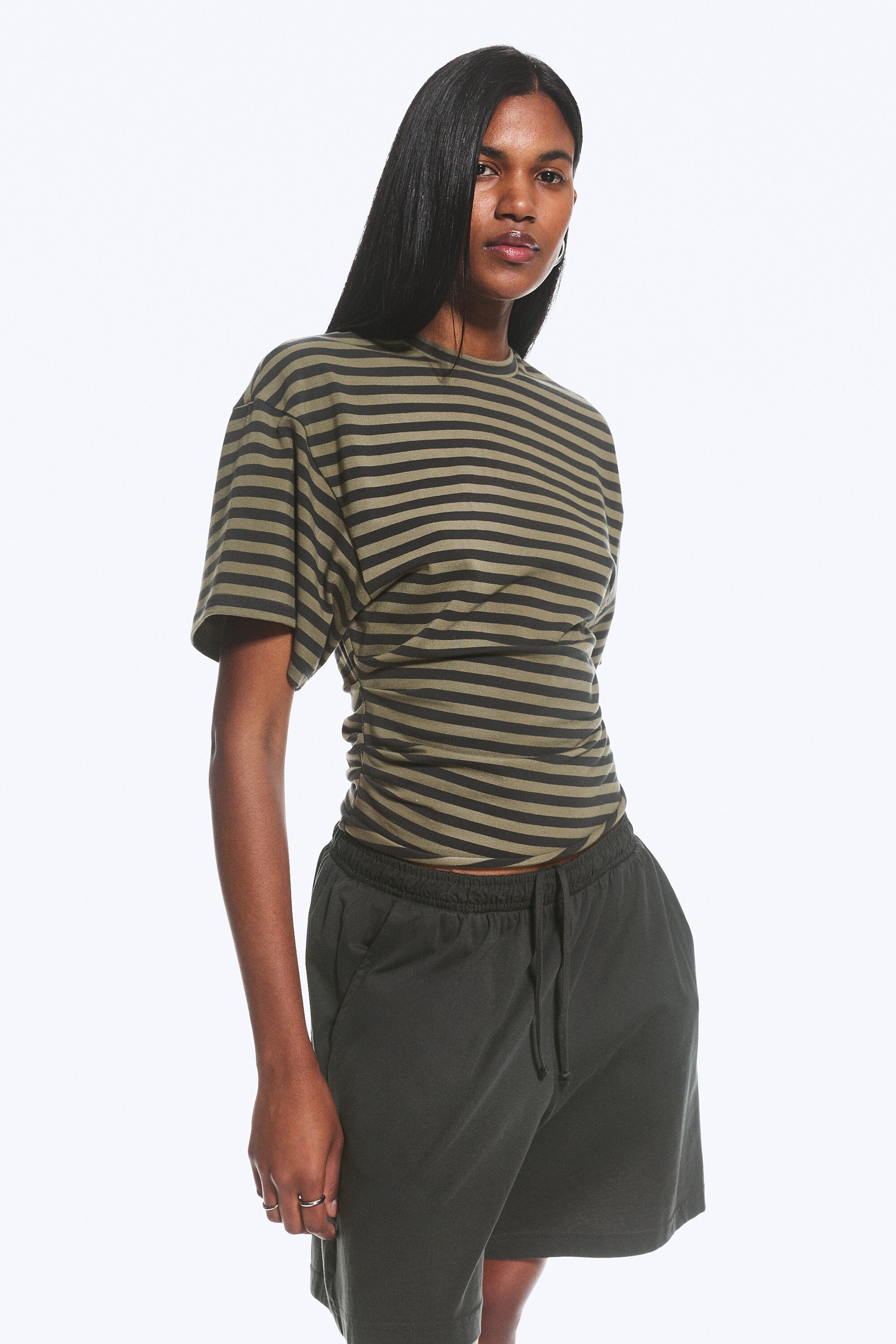 Dunkelgrau gestreift - DRAPIERTES, ENG ANLIEGENDES T-SHIRT - 1