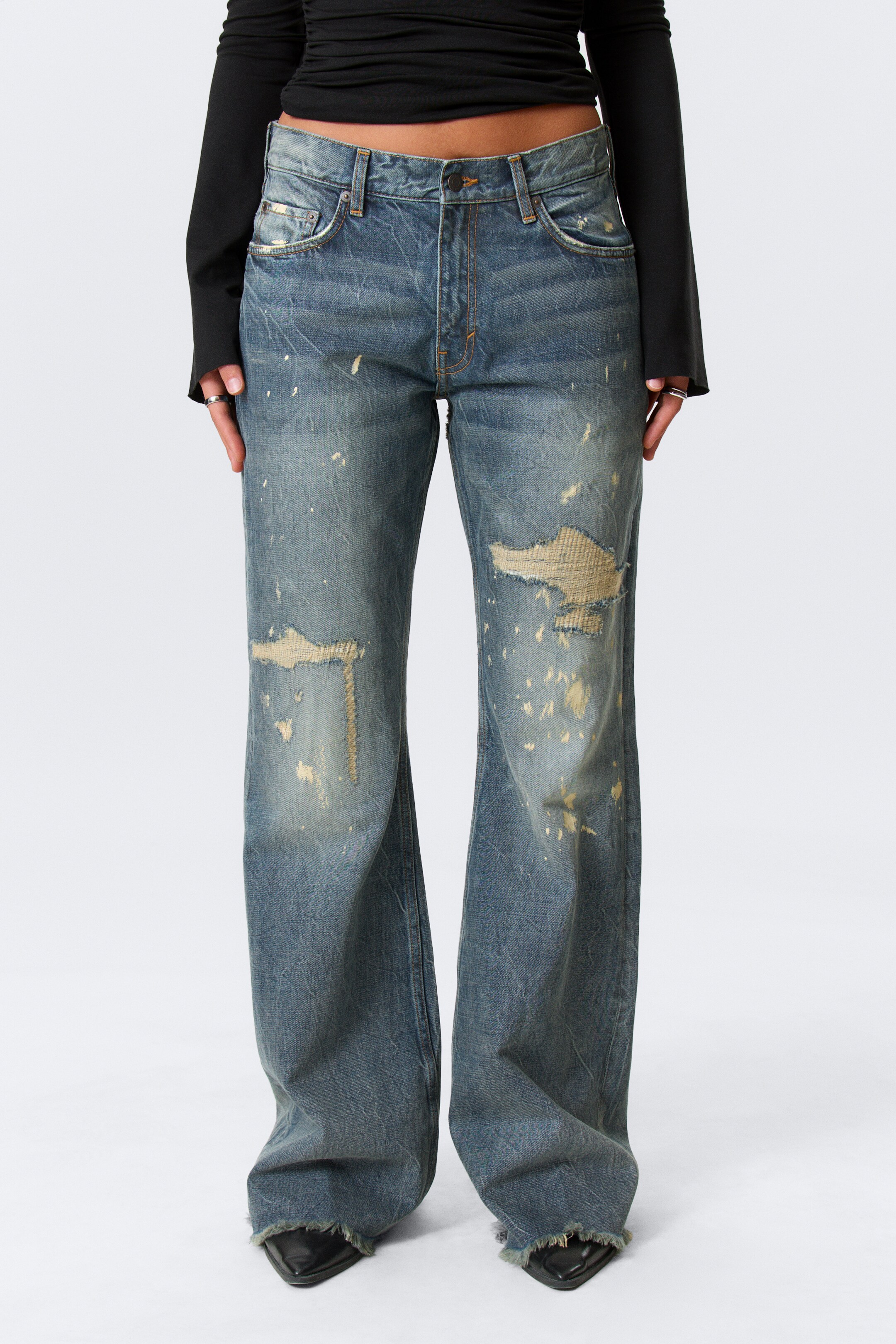 Zobrazit větší obrázek: Helix Low Rise Regular Flared Leg Jeans - Arizona Worn - středně modrá - ŽENY | H&M CZ 4