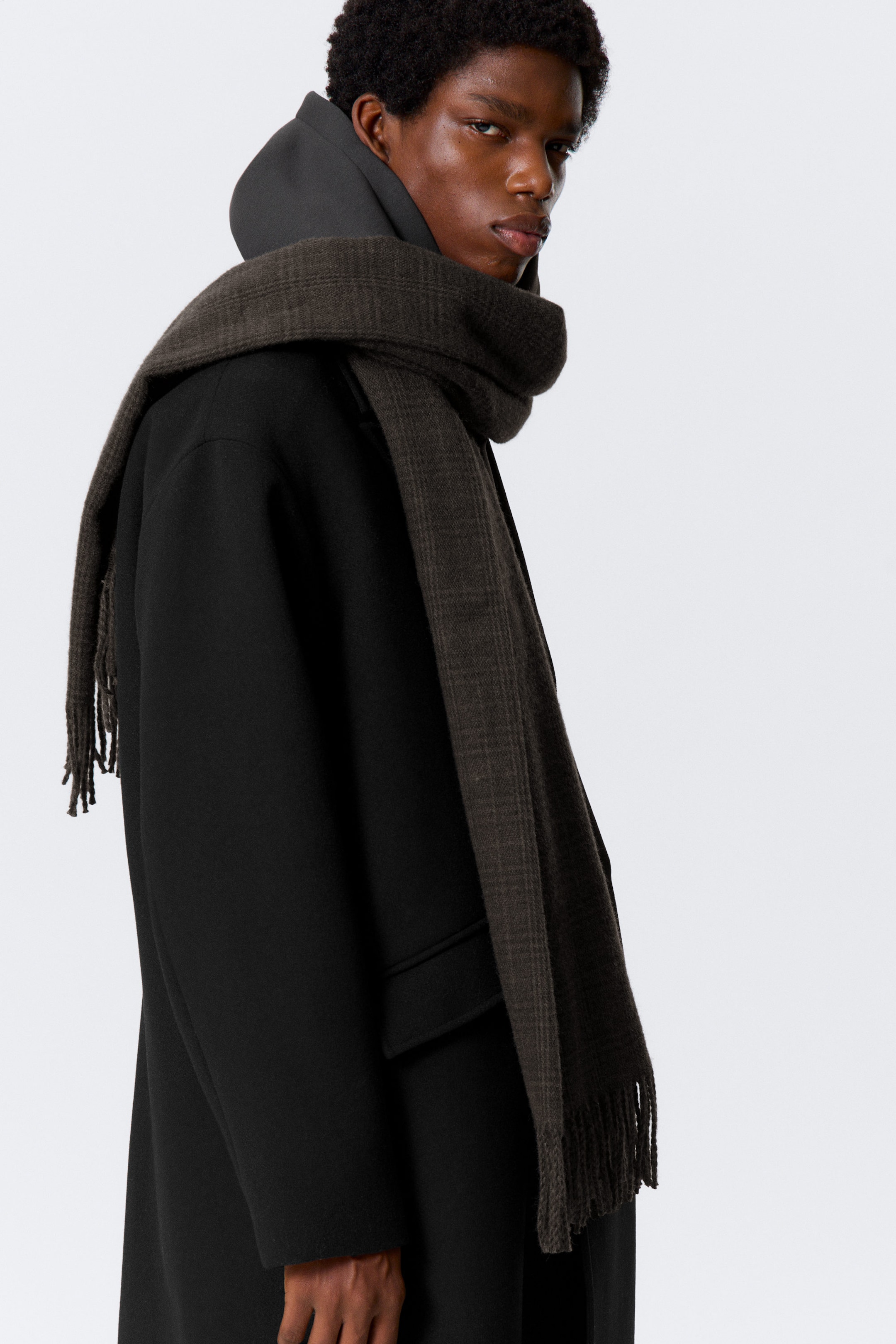 Mörkgrårutig - Halsduk i ullmix med fransar - 2