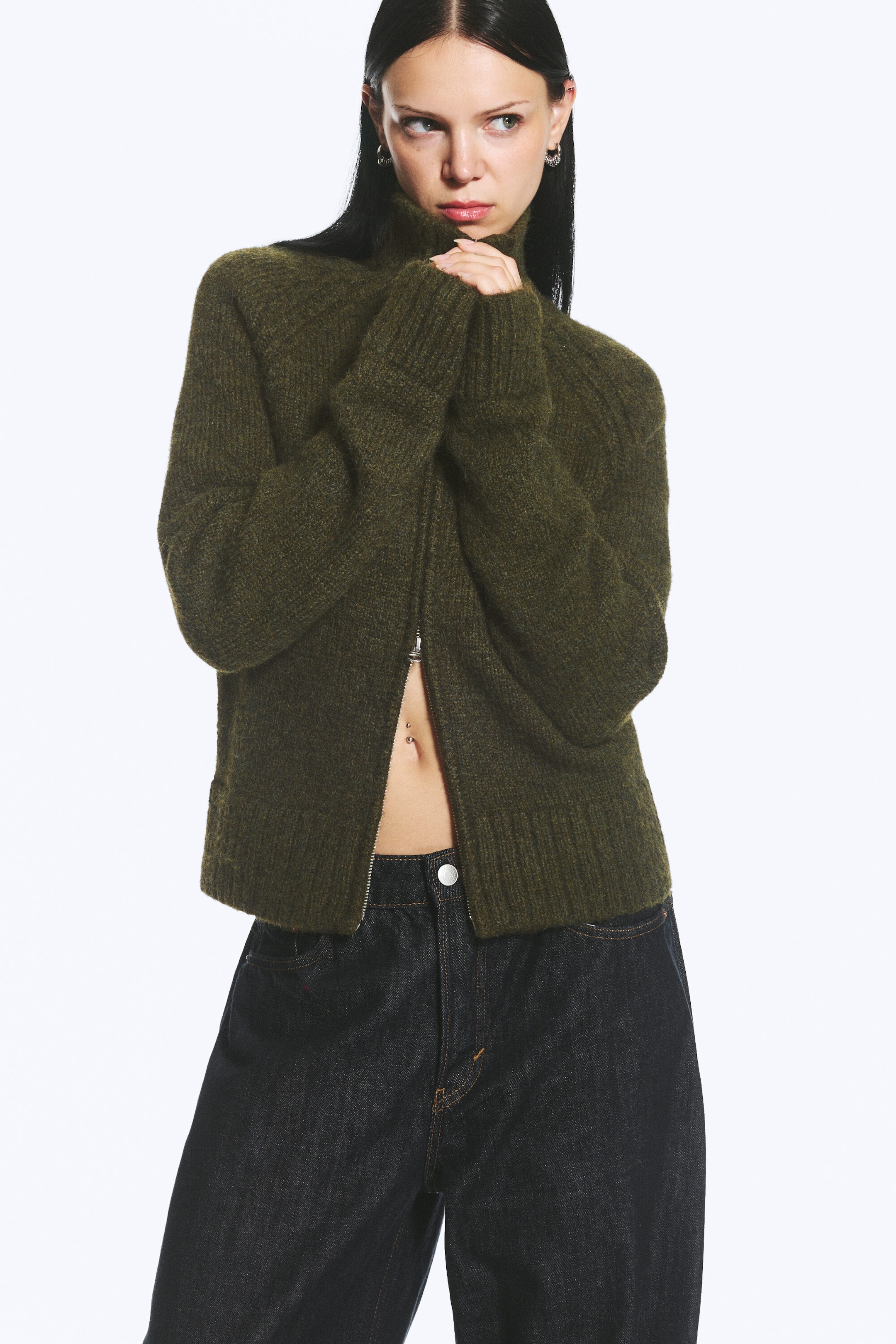 Dark Mossy Green - Myk, strikket, figurnær cardigan med glidelås - 0