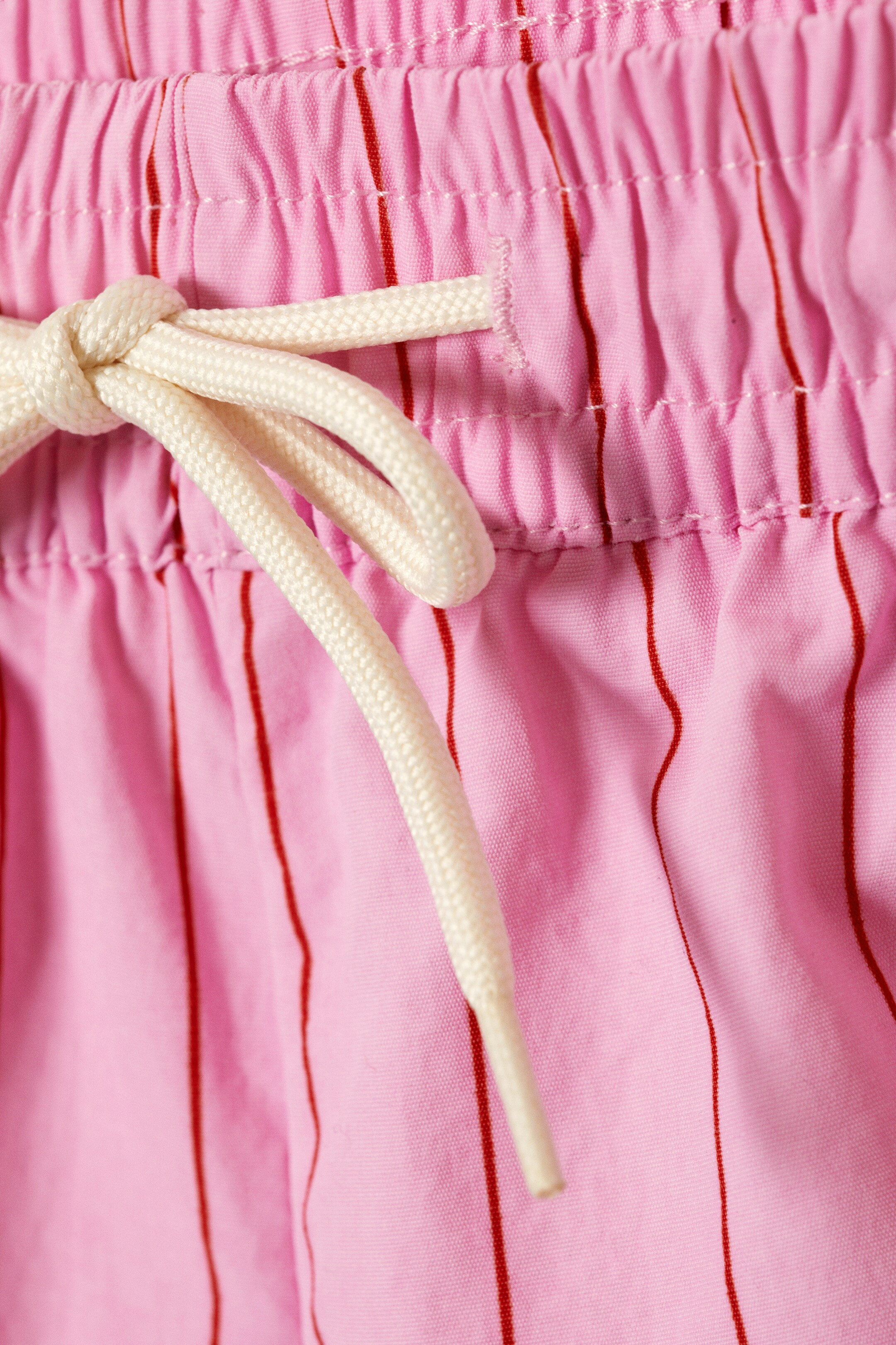 Visualizza immagine più grande: Pantaloncini strutturati a metà coscia a righe - Striped Light Pink - UOMO | H&M IT 2