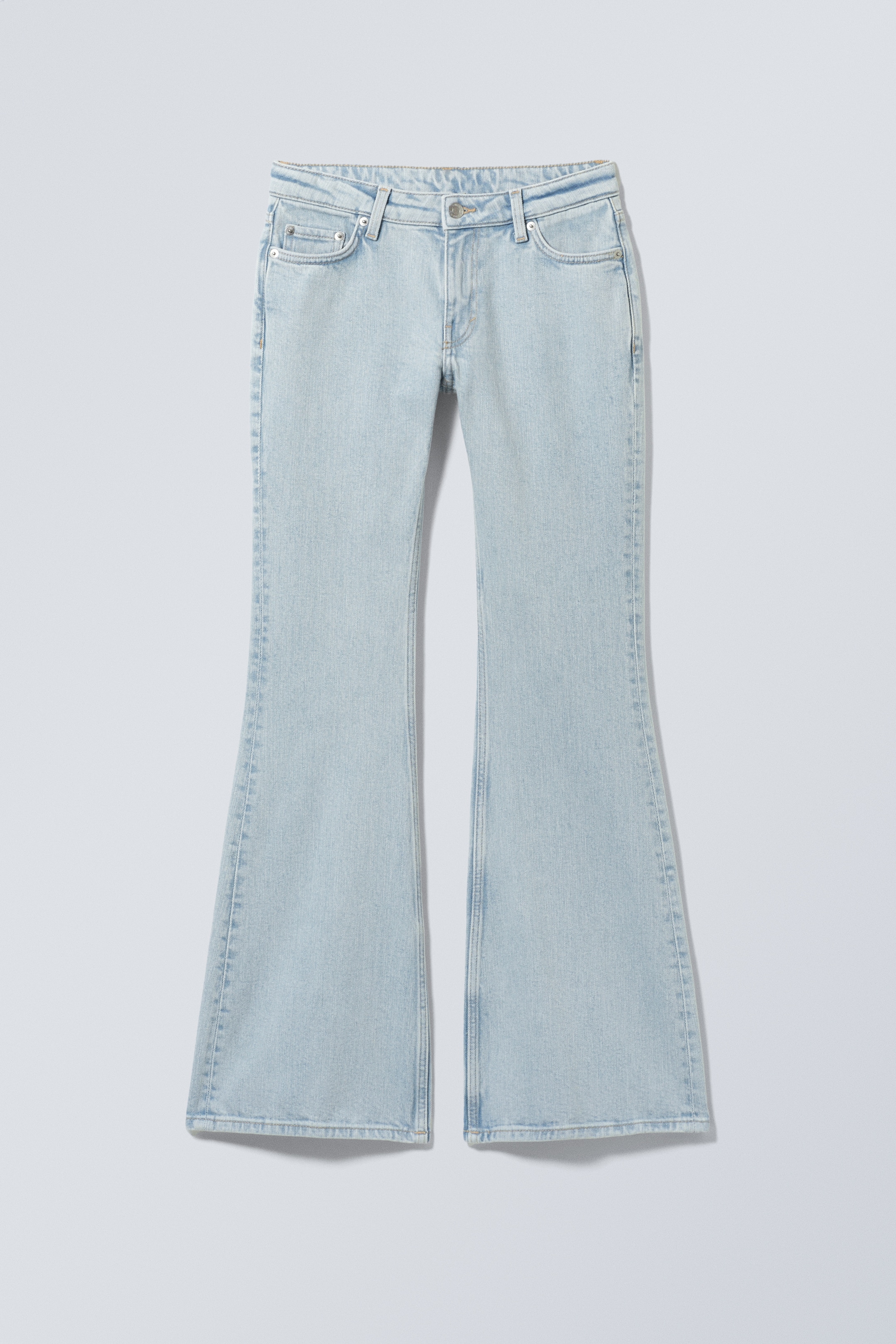 Größeres Bild anzeigen: Flame Low Waist Slim Flared Leg Jeans - Snow Blue - Hellblau - Ladies | H&M AT 1