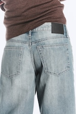 Gloria Blå - Mellomblå - Ample jeans med lavt liv, vide ben og løs passform - 3