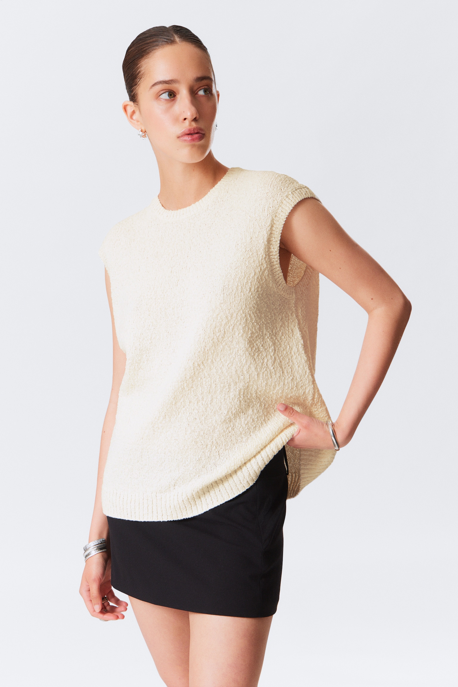 Boxy Textured Knitted Vest - Off-white/Blue
