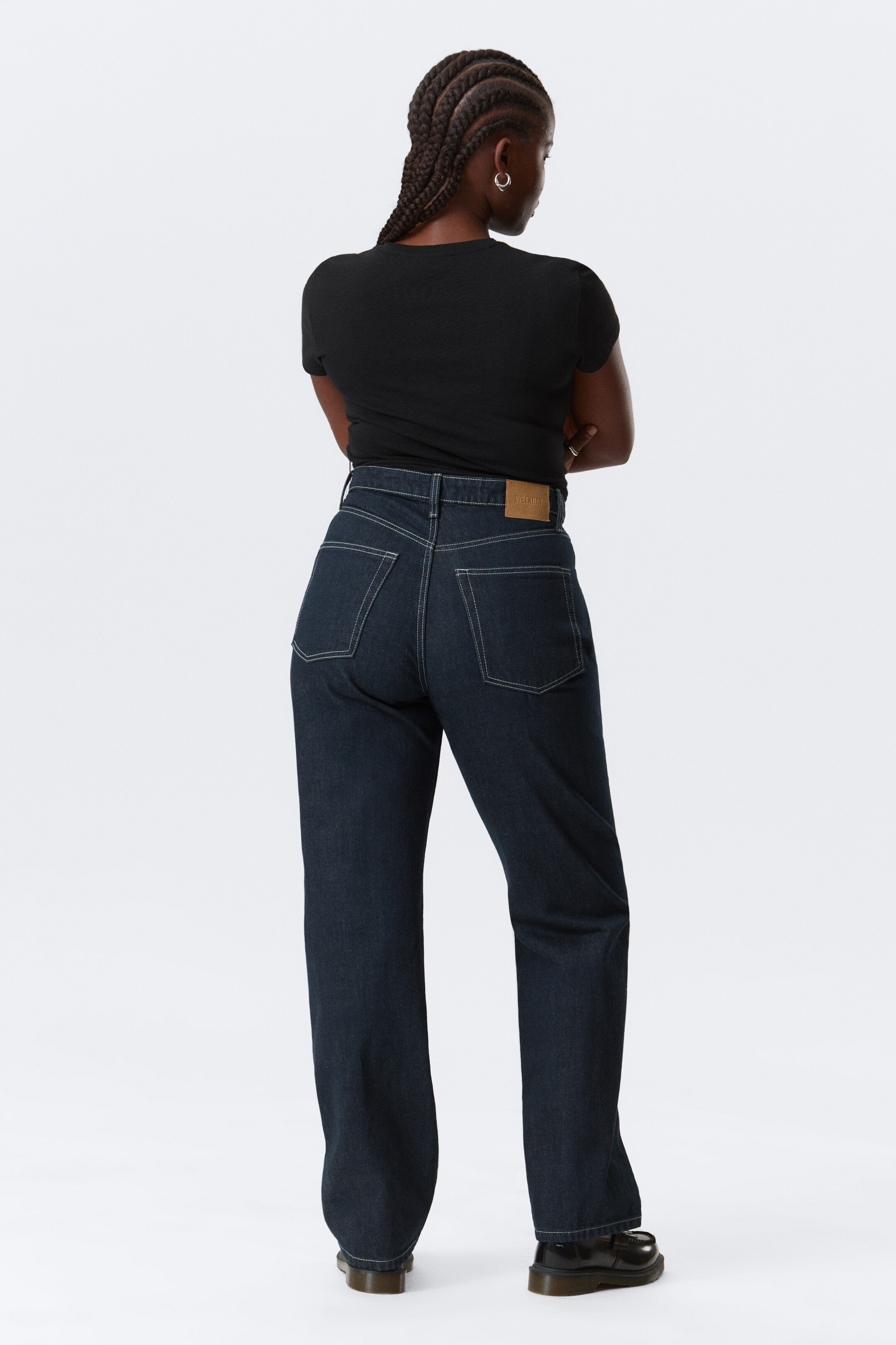 Visa större bild: Resolute Curve High Waist Regular Straight Jeans - Blue Rinse - Mörkblå - DAM | H&M SE 5