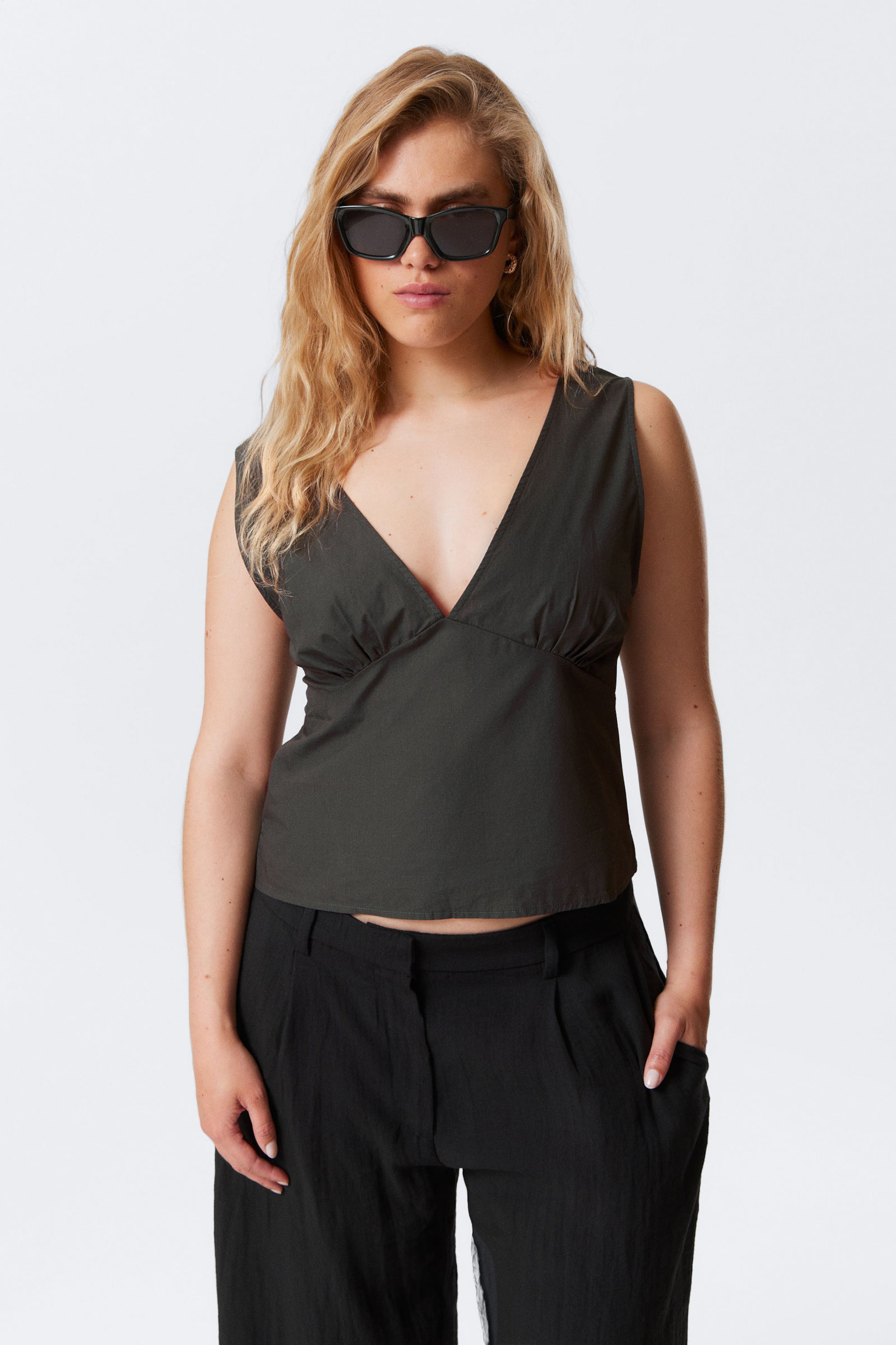 #383938 - Sleeveless V-Neck Cotton Poplin Top - 1