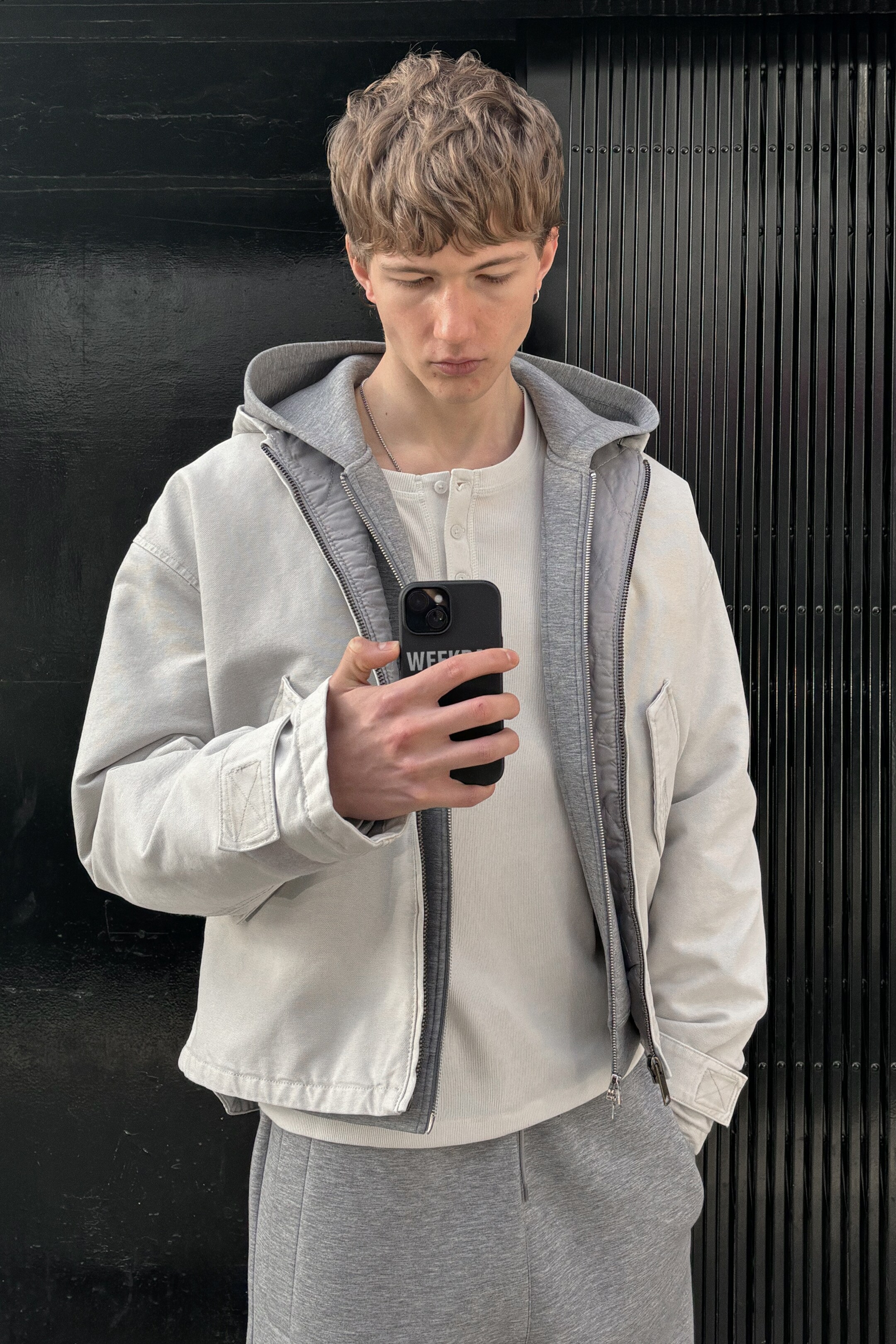 Größeres Bild anzeigen: Locker geschnittene Kapuzenjacke aus Canvas - Helles Staubgrau - Men | H&M AT 1