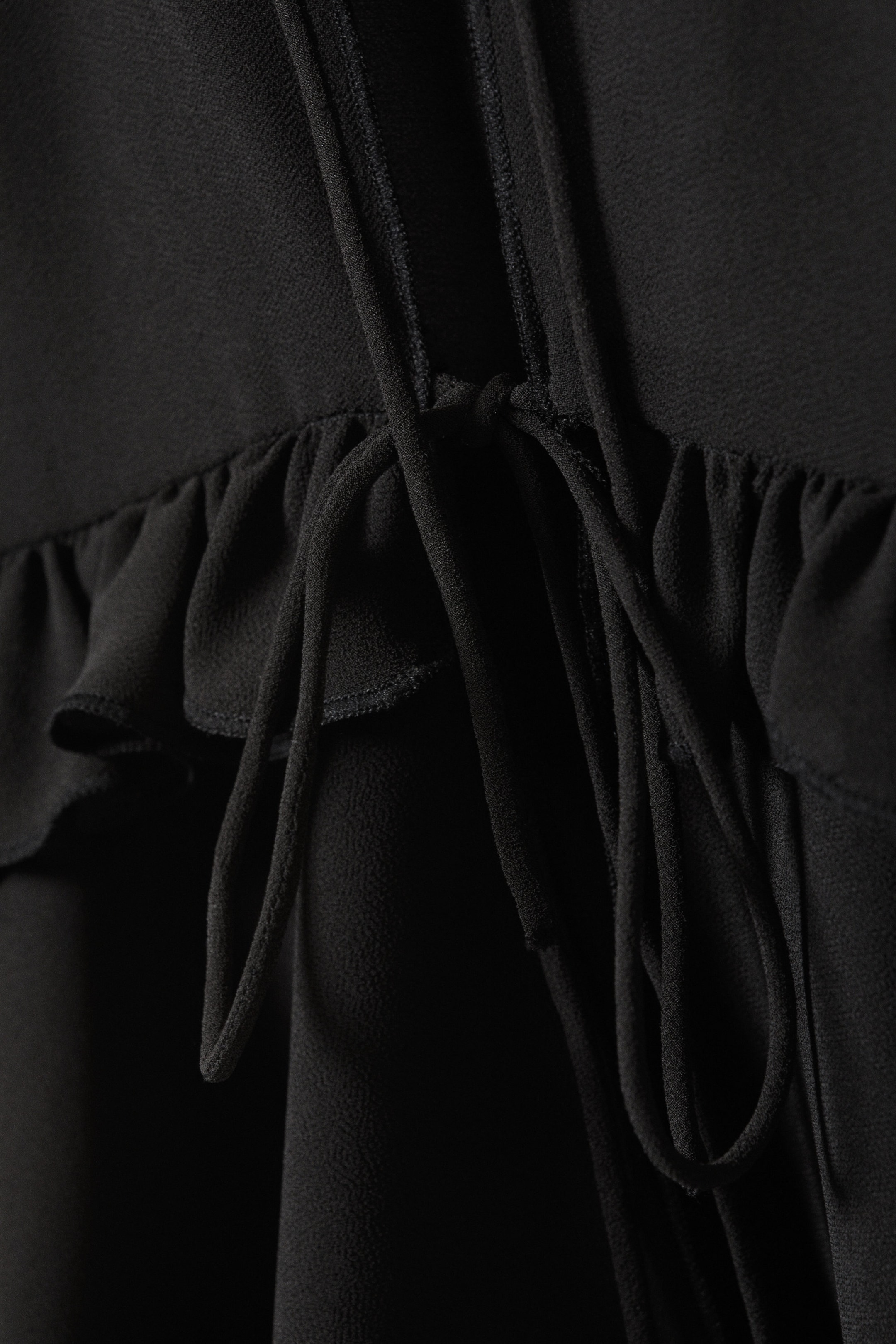 Schwarz - Trägertop mit Rüschen - 2