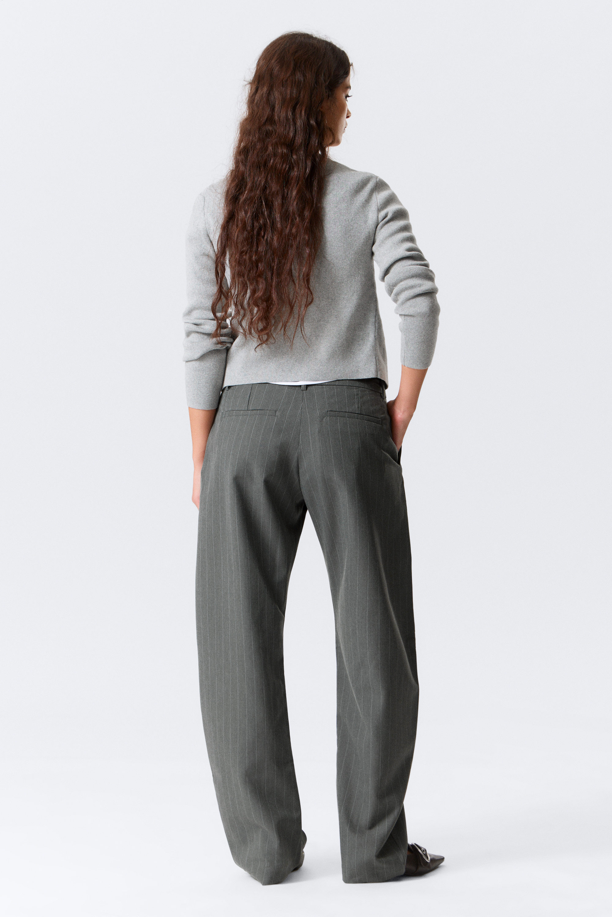 Dunkelgrau meliert m. Streifen - Locker sitzende Anzughose mit Barrel-Bein - 2