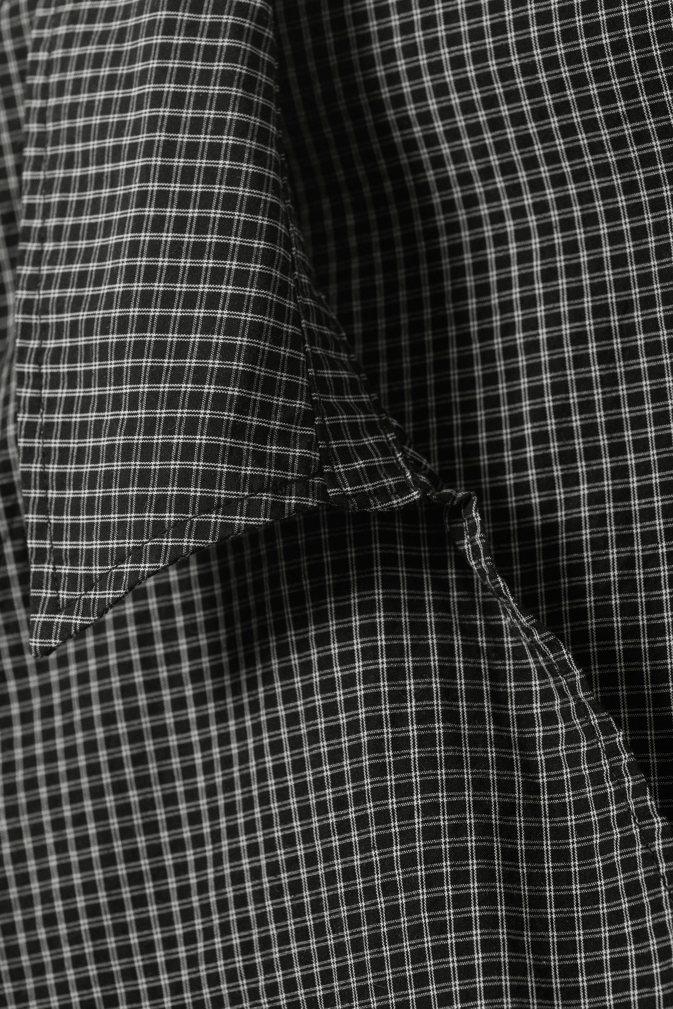 Schwarz kariert - Ärmelloses Wickeltop aus Baumwolle - 1