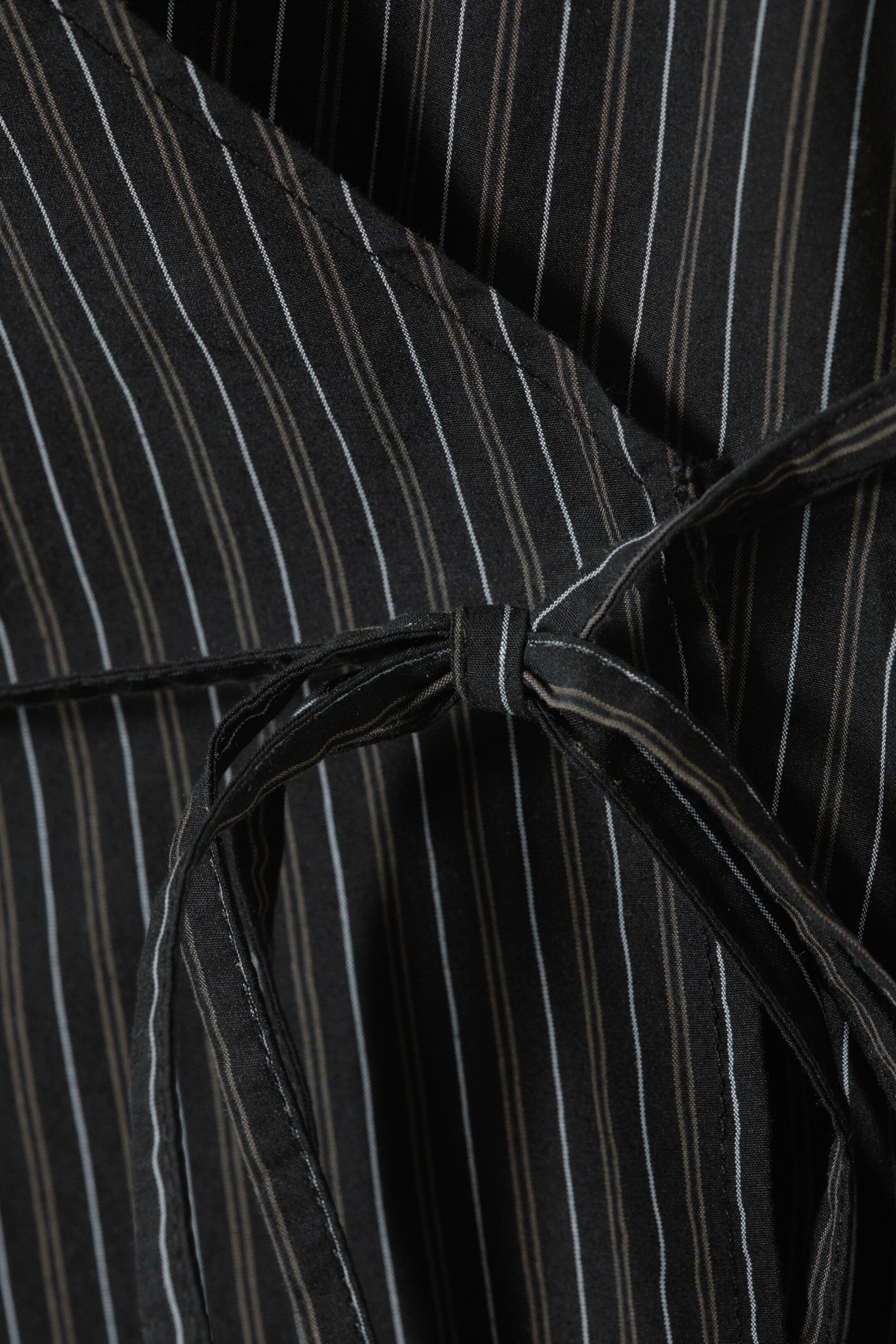 Zobacz większy obraz: Kopertowy top bez rękawów - Striped Black - ONA | H&M PL 2