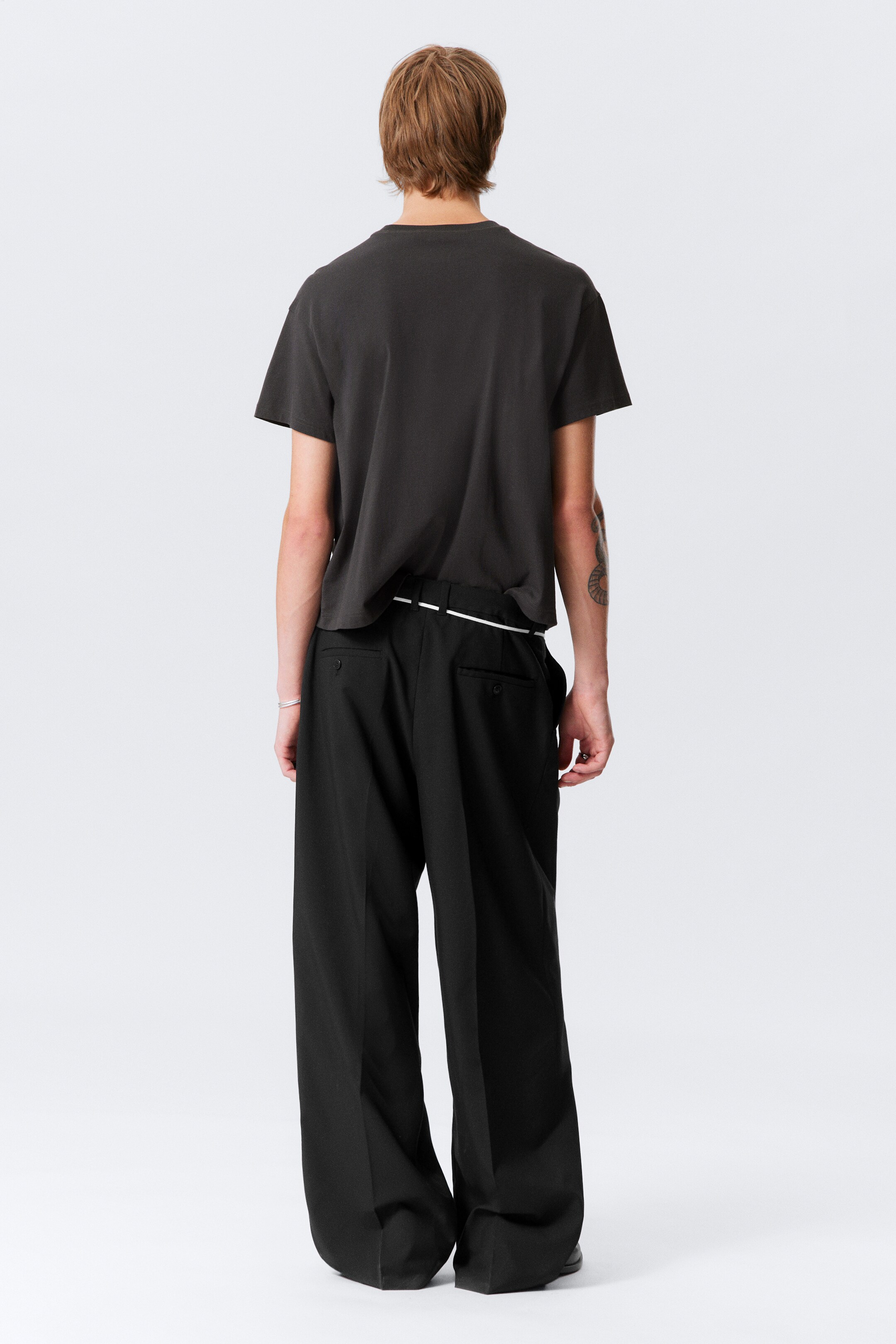 Grotere afbeelding bekijken: Loose Fit Pleated Suit Trousers - Zwart - HEREN | H&M BE 4