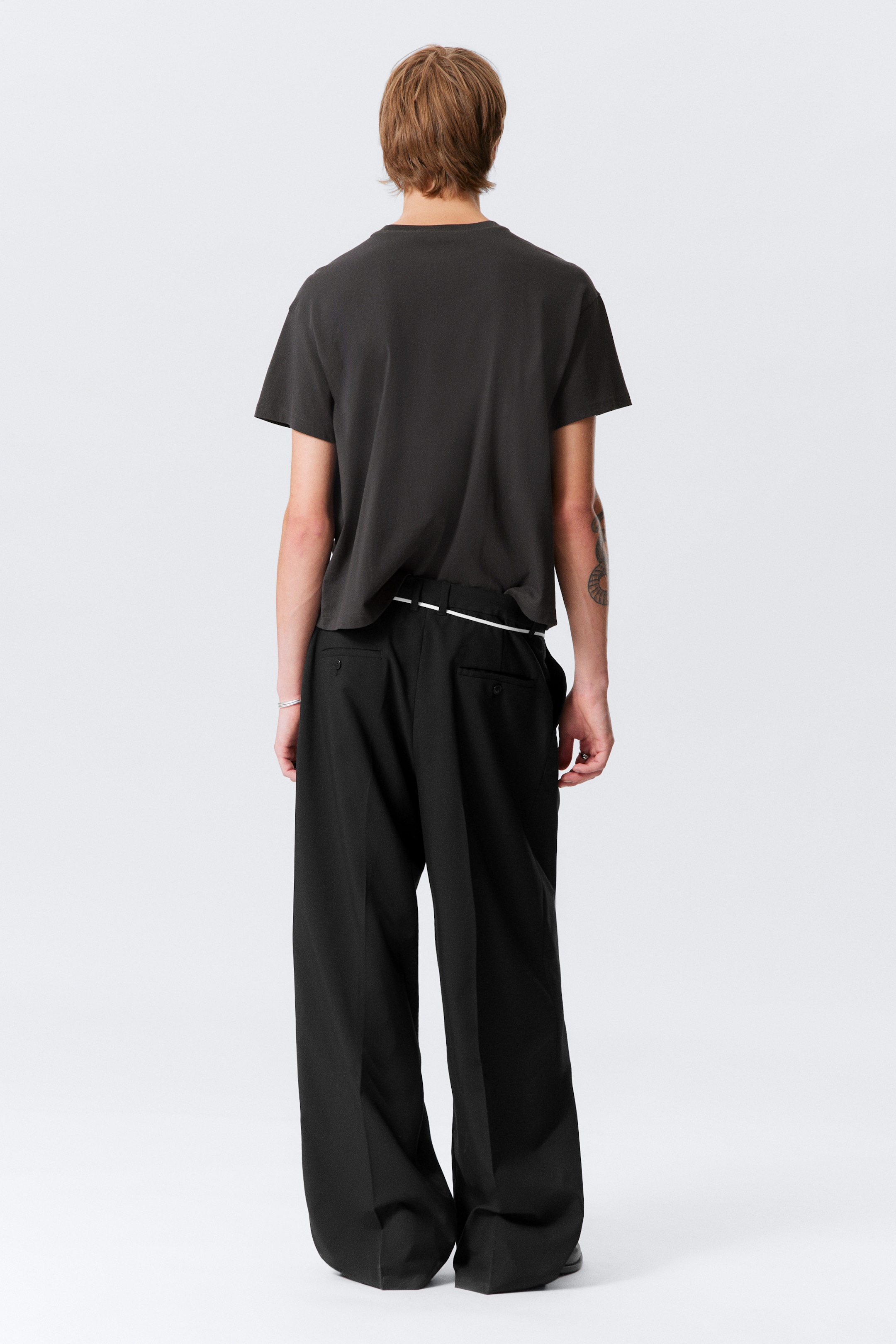 Visualizza immagine più grande: Pantaloni da tuta con pieghe - Nero - UOMO | H&M IT 3
