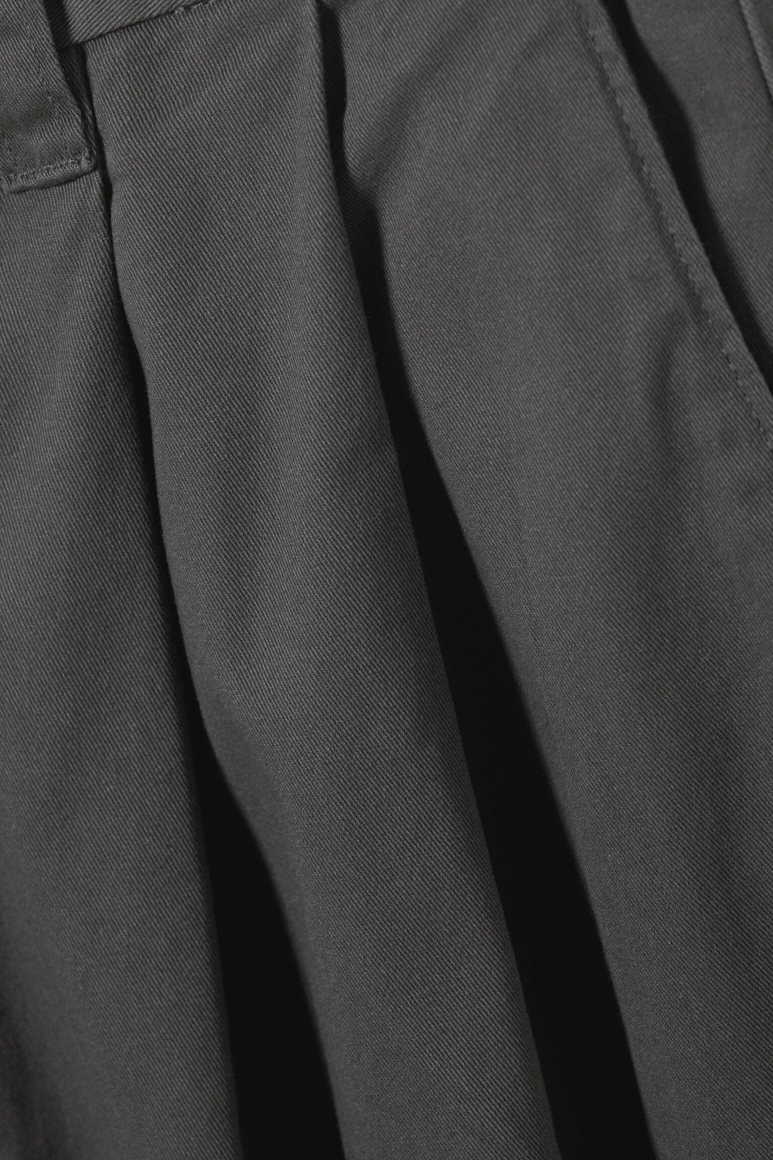 Chino ample plissé en sergé de coton Otis - Dark Grey/Black - 5