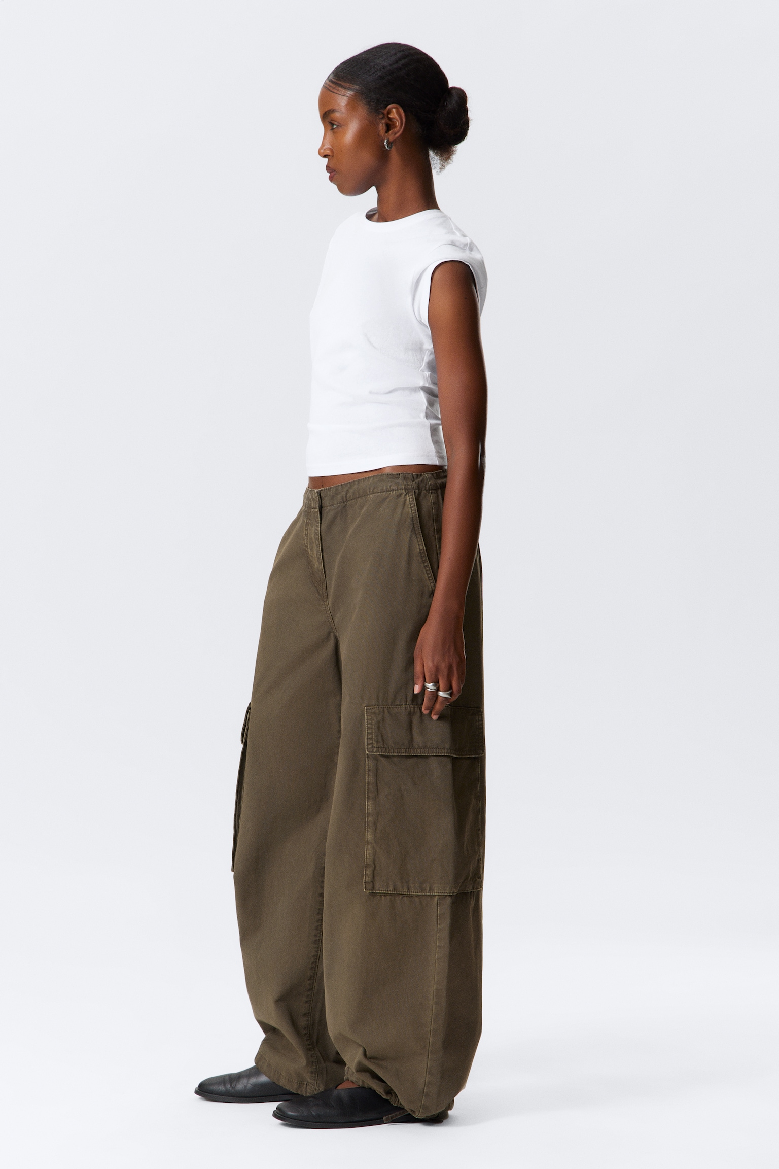 Low Rise Wide Leg Cargo Trousers - Dark Khaki/Dark Grey - 4
