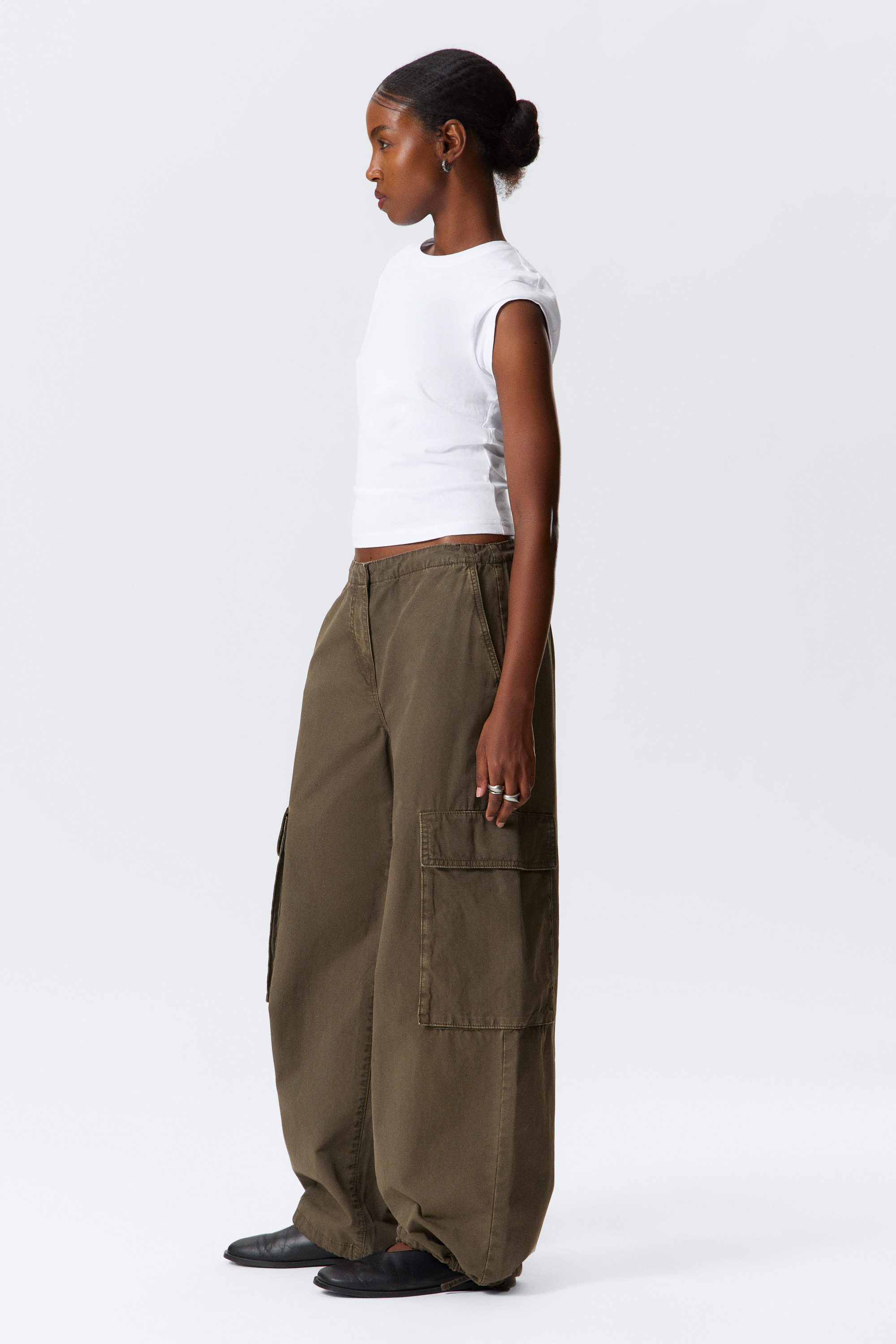 Dark Khaki - Low Rise Wide Leg Cargo Trousers - 2