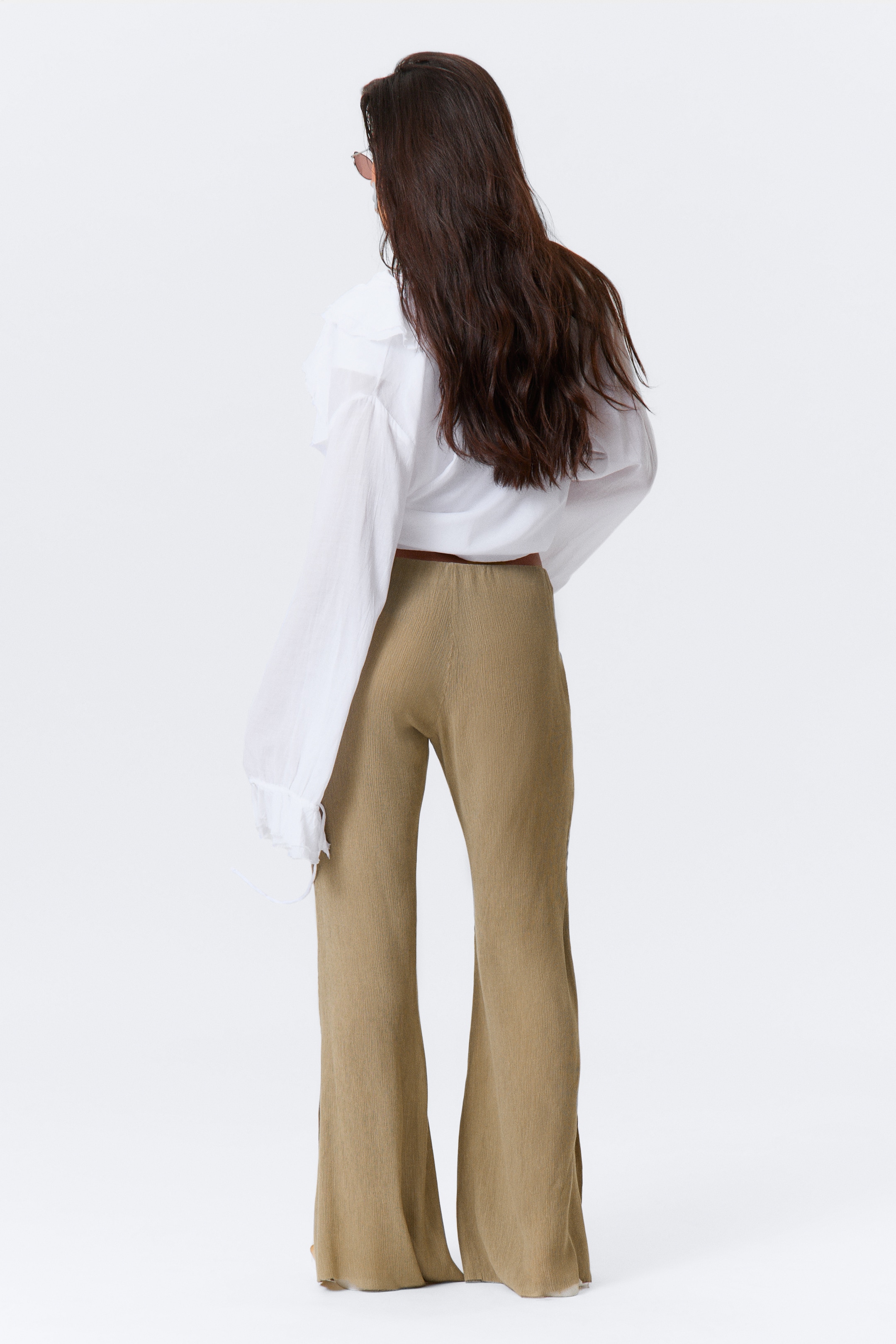 Grotere afbeelding bekijken: Low Rise Flared Crinkled Trousers - Beige - DAMES | H&M BE 3