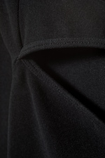 Schwarz - Langarmtop Evie mit Cut-out - 1