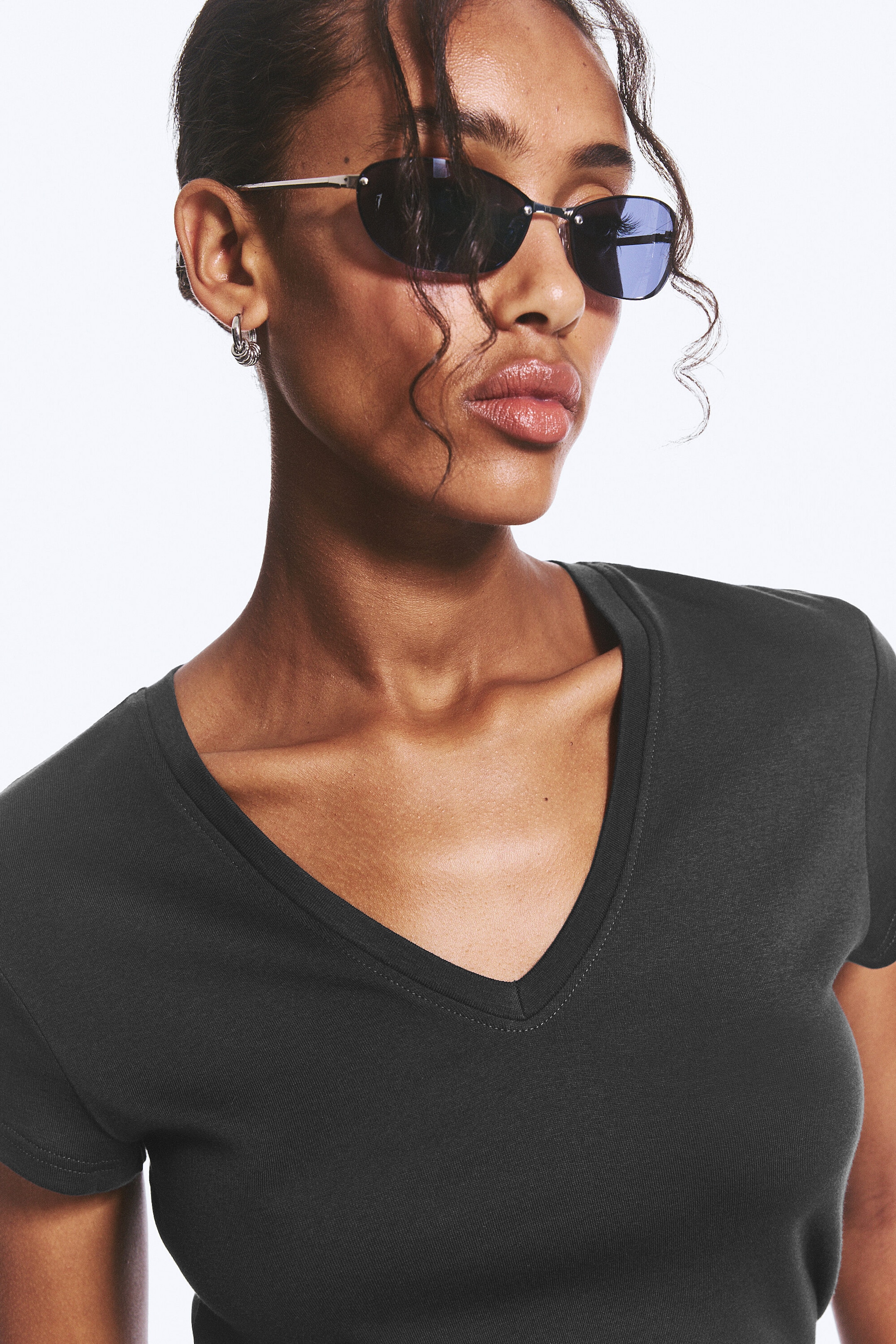Mørkegrå - Slim Fit Deep V-Neck T-Shirt - 2