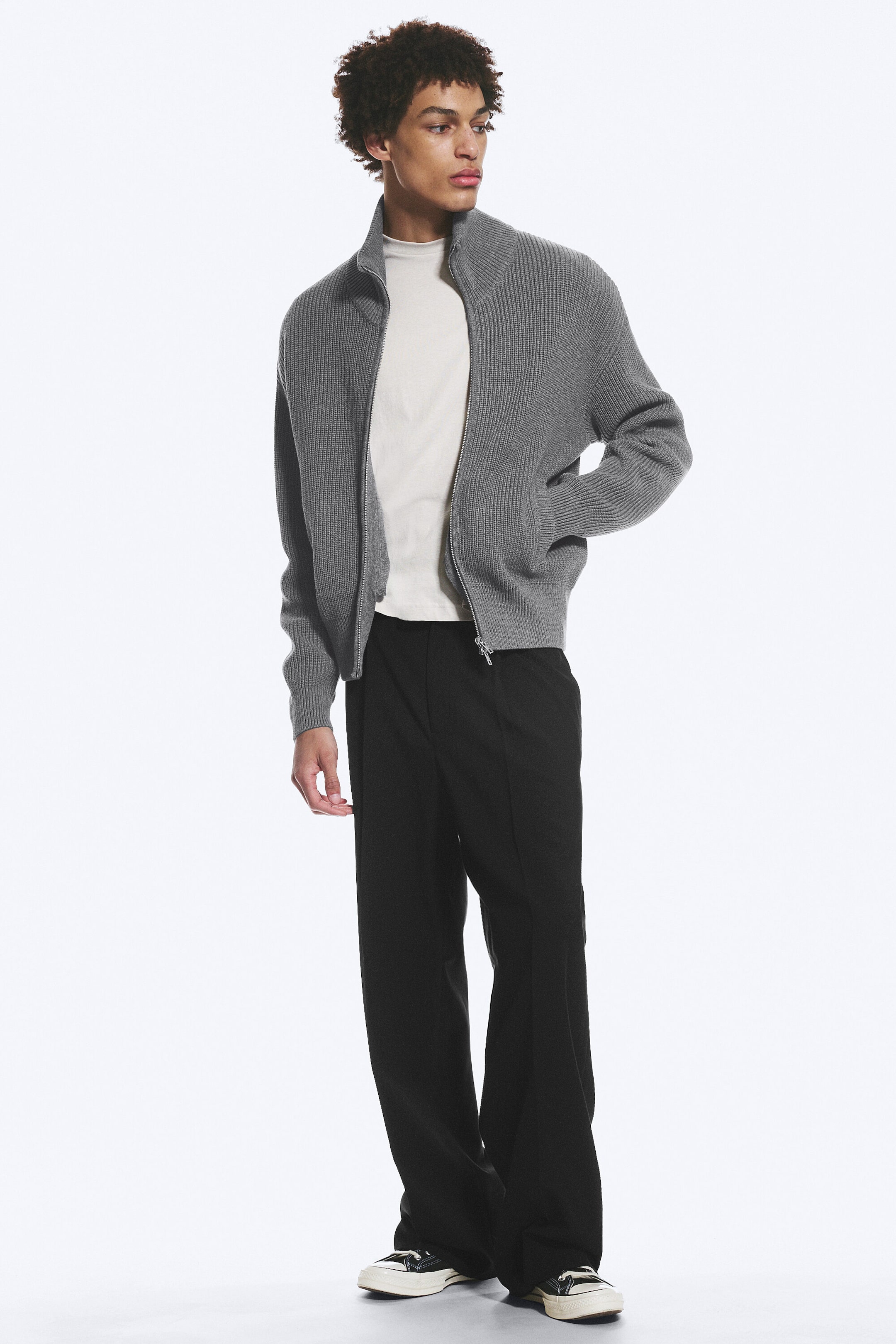 Ljus dimgrå - Avslappnad stickad zip-cardigan med hög krage - 2