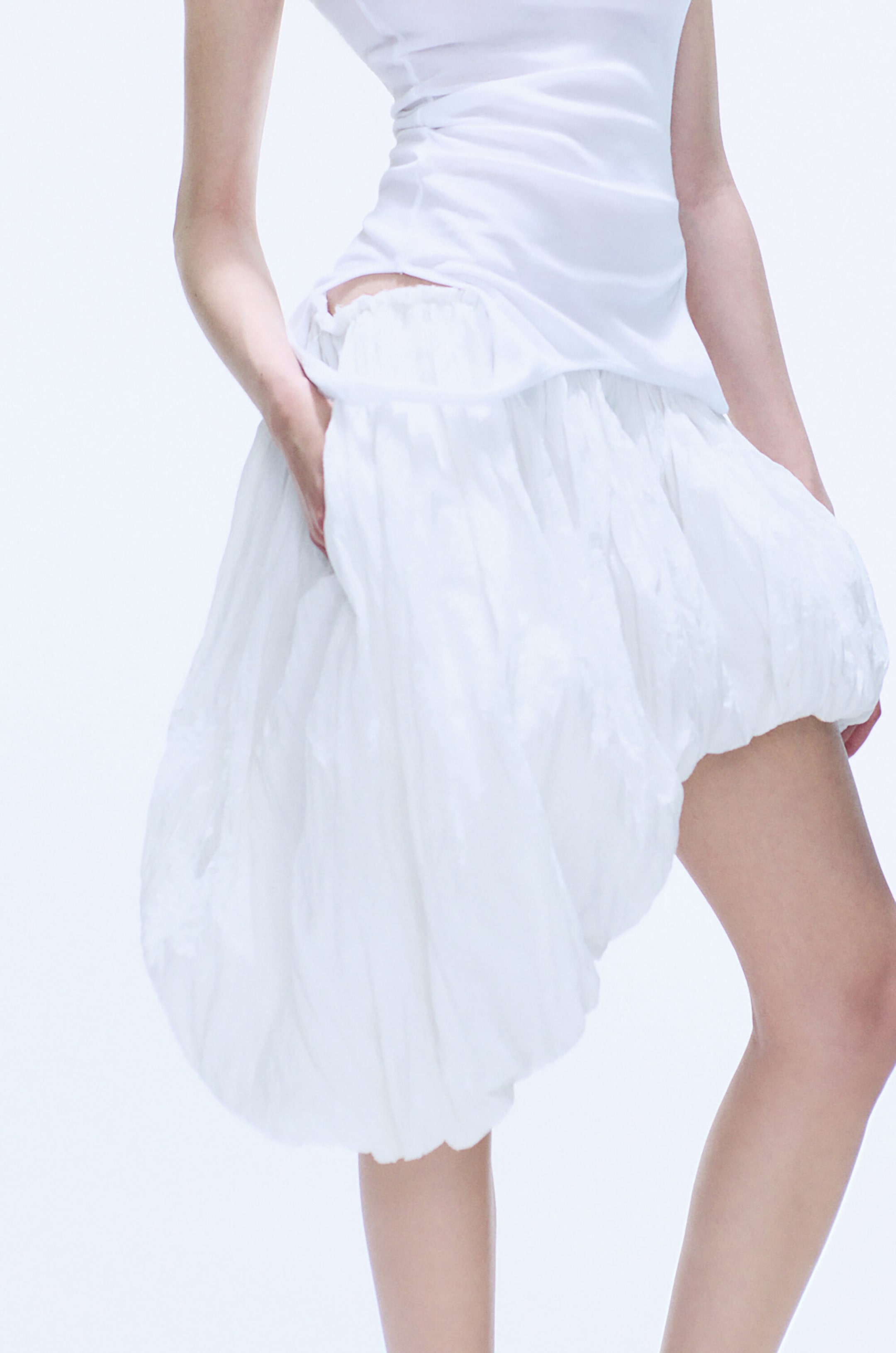 White - Crinkled Balloon skirt - 2