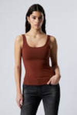 Rostbraun - Figurbetontes Tanktop mit eckigem Ausschnitt - 0