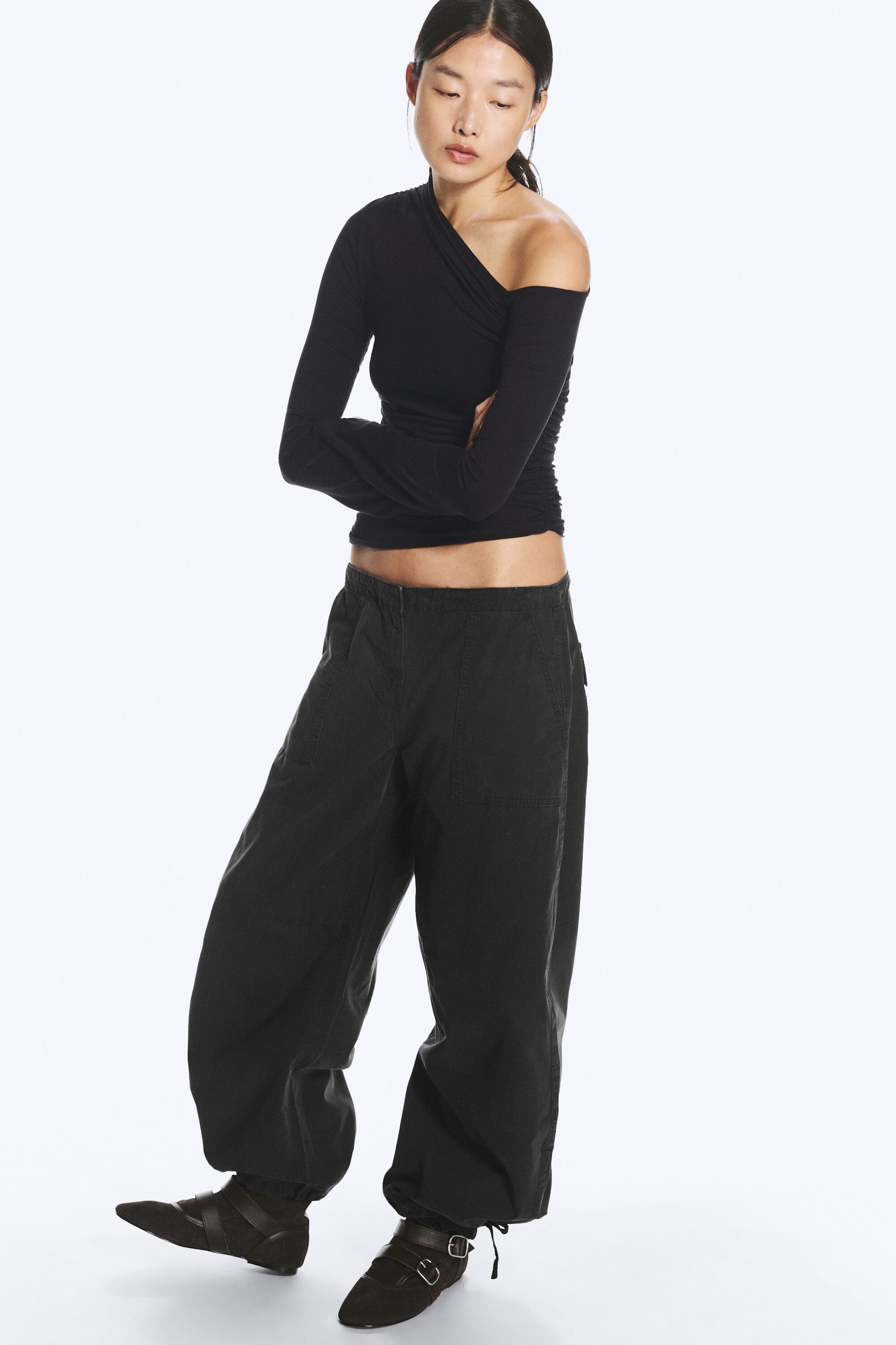 Noir - Haut drapé asymétrique en lyocell - 1