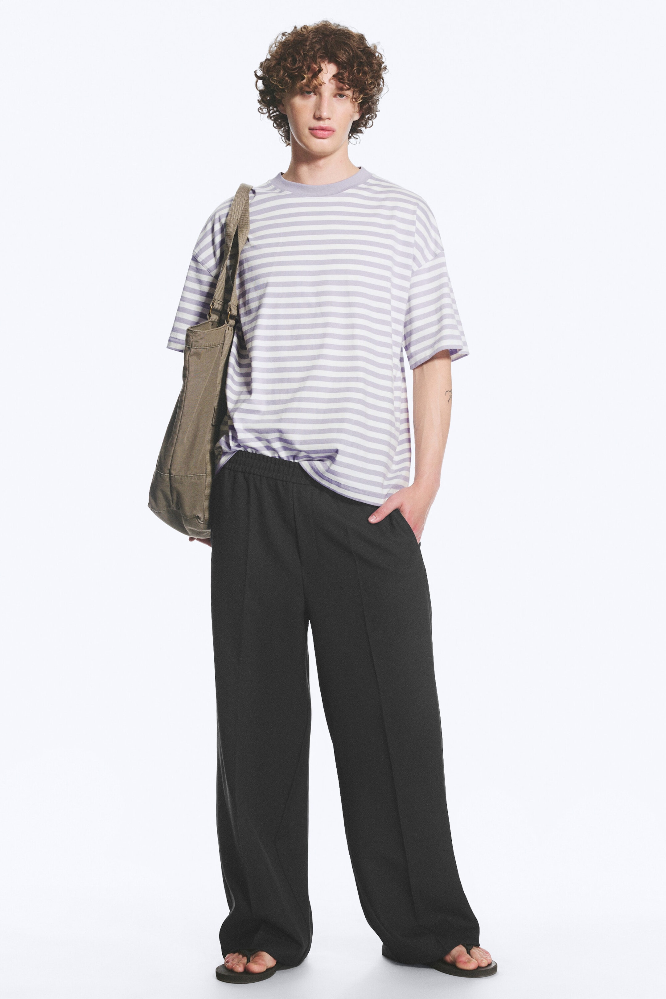 Zwart - Ruimvallende wijde pantalon met plooien - 1