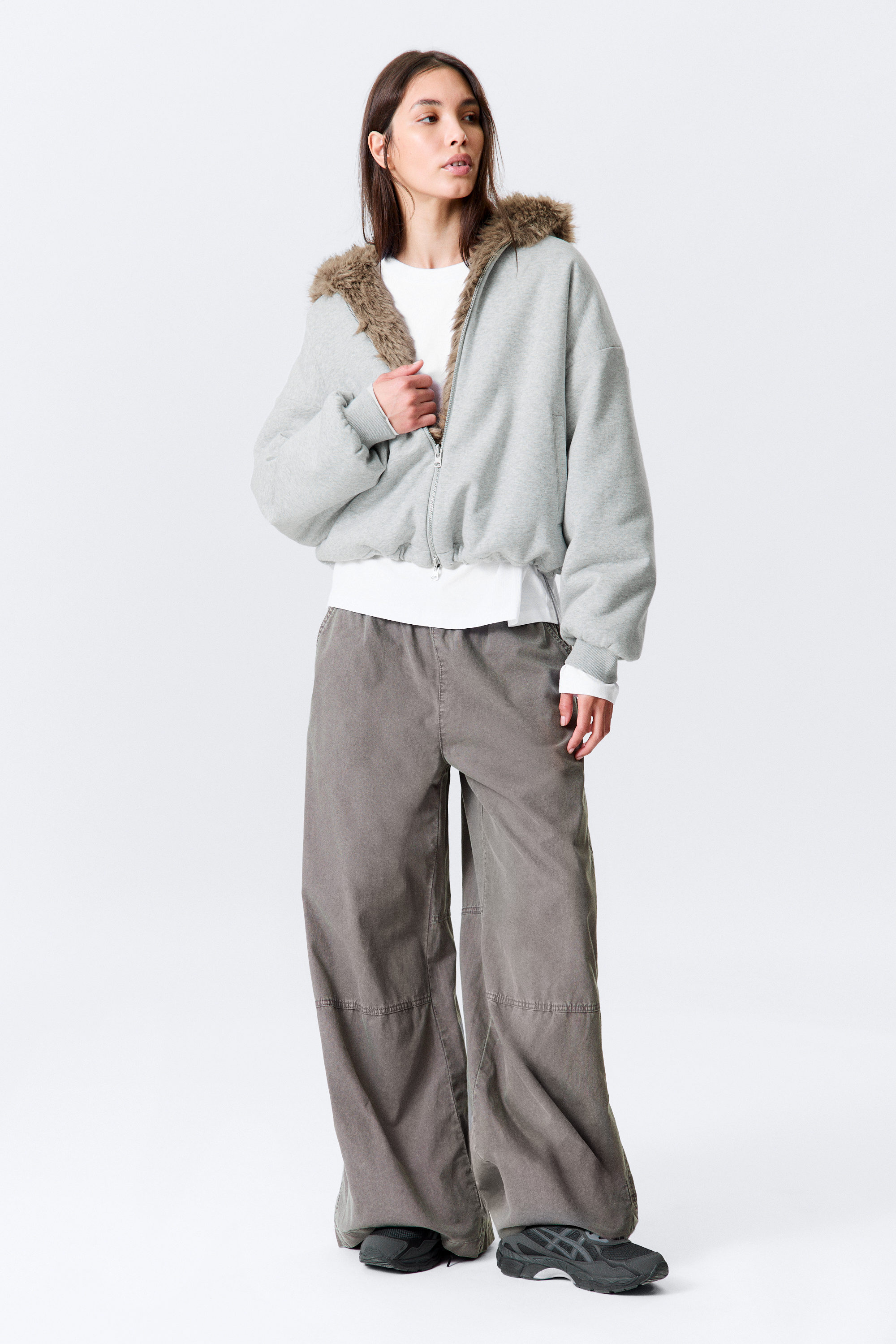 Grau meliert & Braun - Wendbarer Zip-Hoodie aus Kunstfell - 4