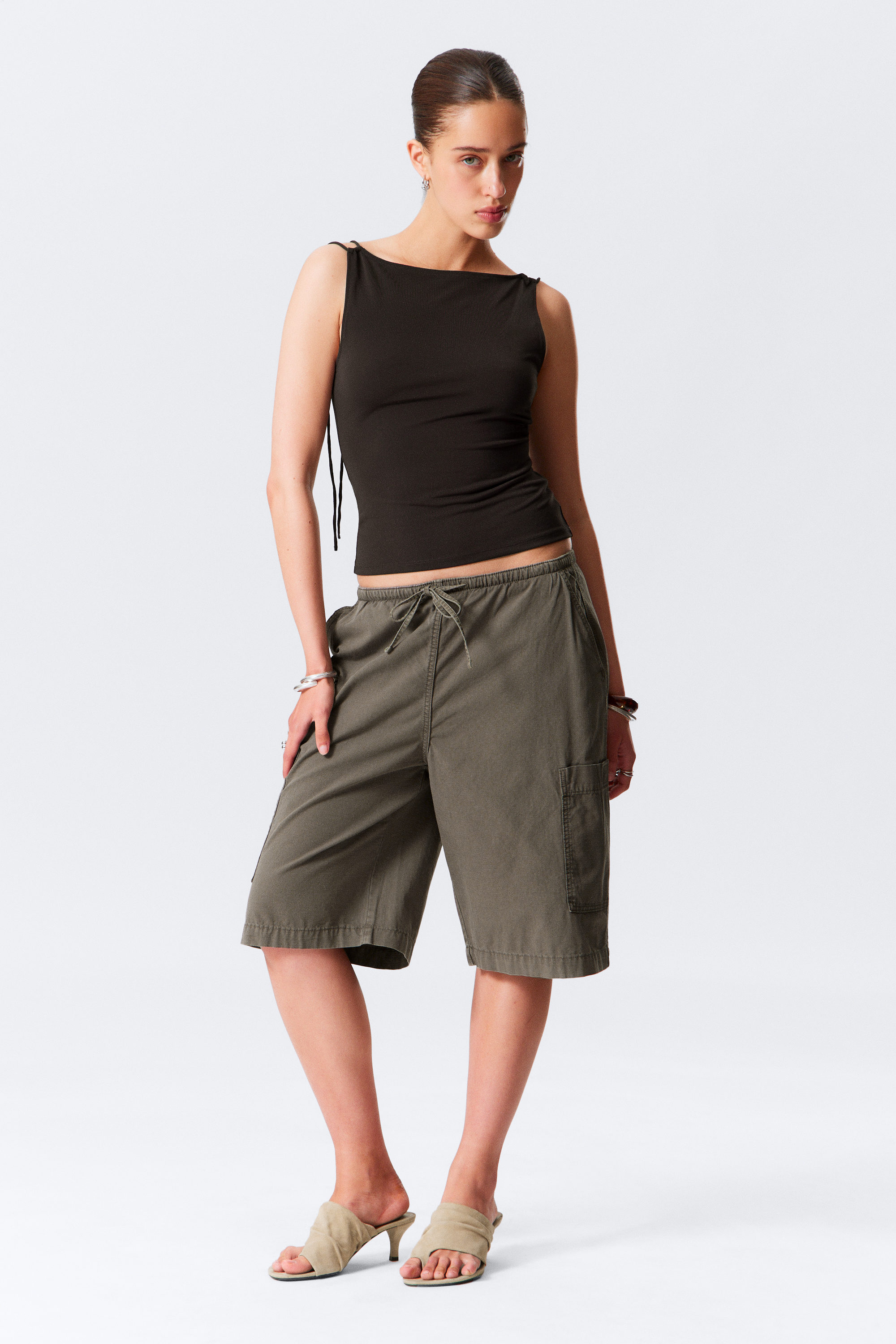 Dunkelbraun - Jersey-Tanktop mit Riemchen und U-Boot-Ausschnitt - 2