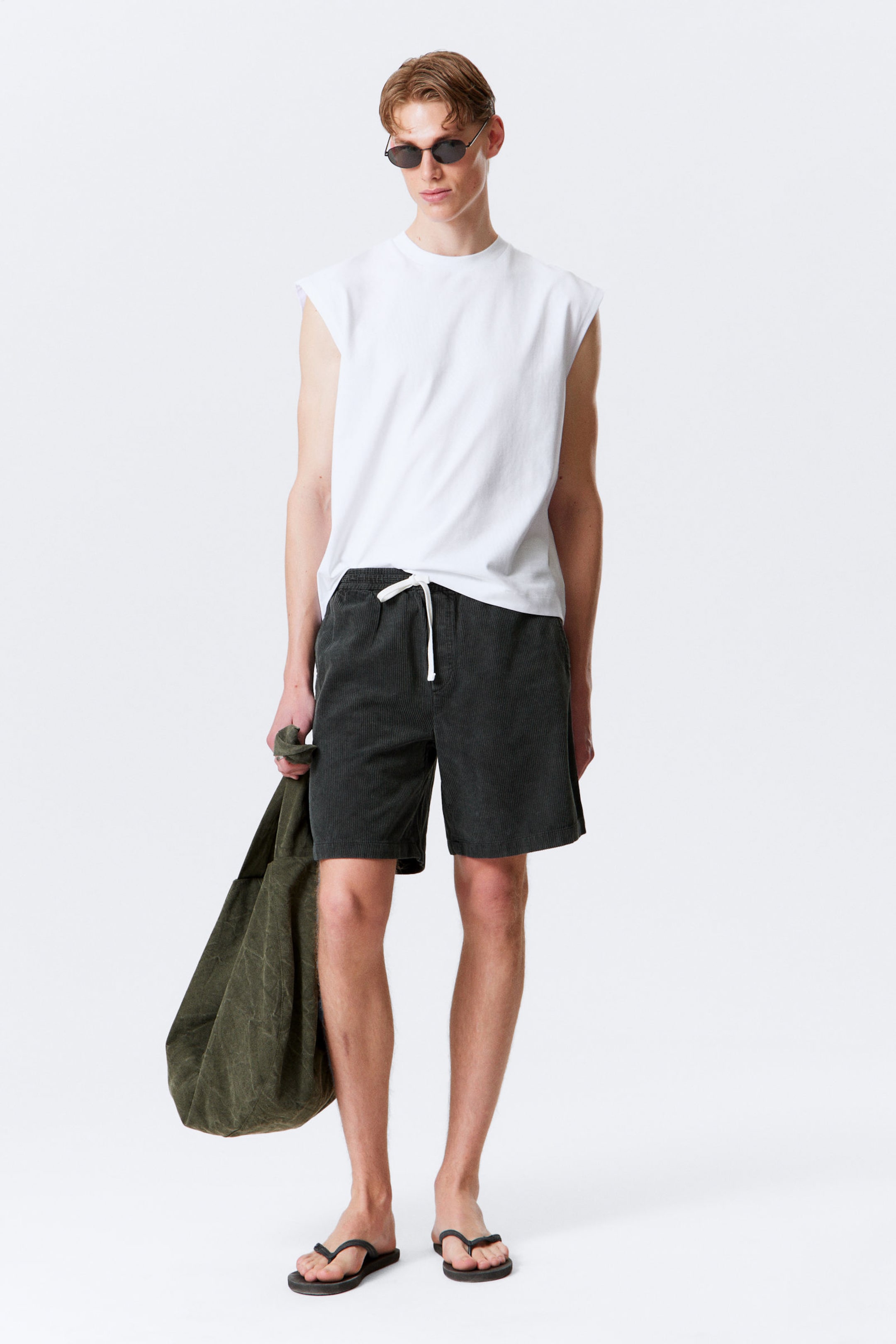 Schwarz - Entspannte Cord-Shorts mit Kordelzug - 0