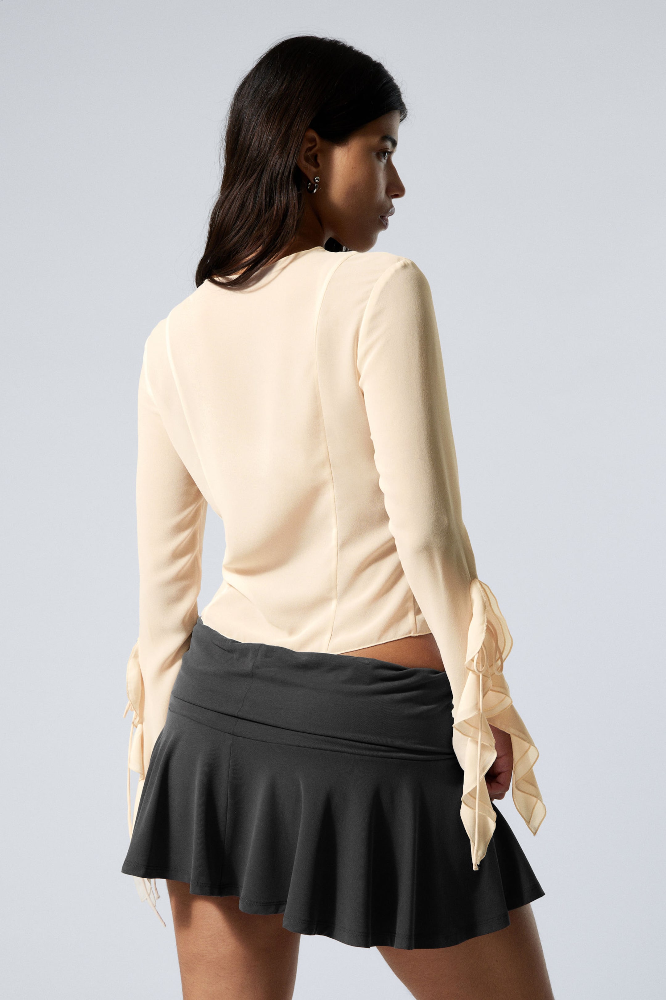 Beige - Blouse met ruches en lange mouwen - 3