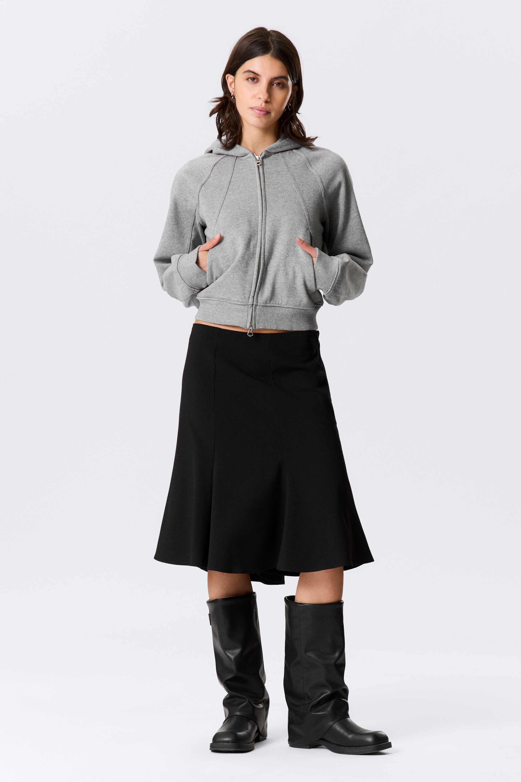 Zobrazit větší obrázek: Mid Rise Flared Midi Skirt - Černá - ŽENY | H&M CZ 1