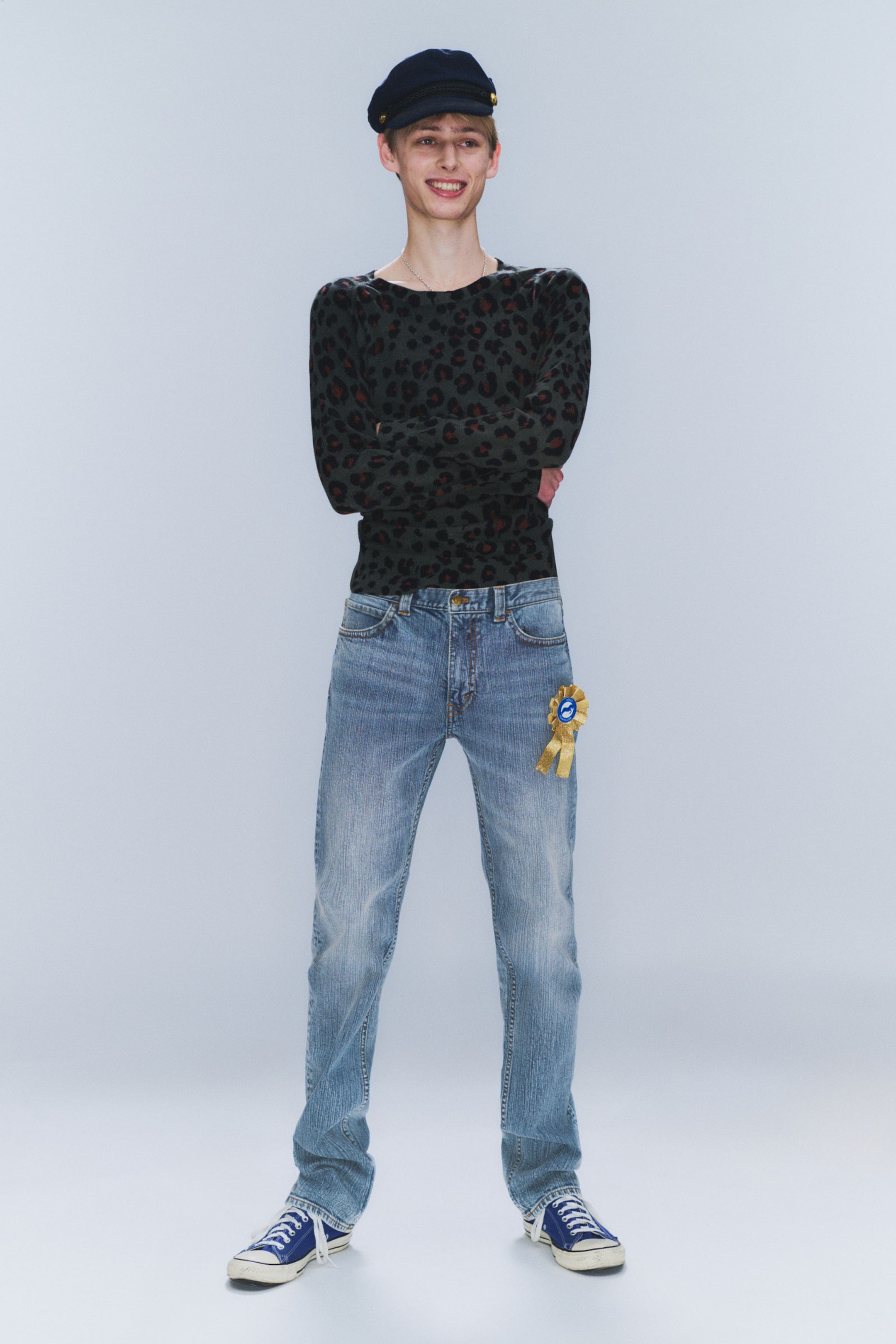 #8898AC - Issue –Tapered Jeans mit niedriger Taille - 1
