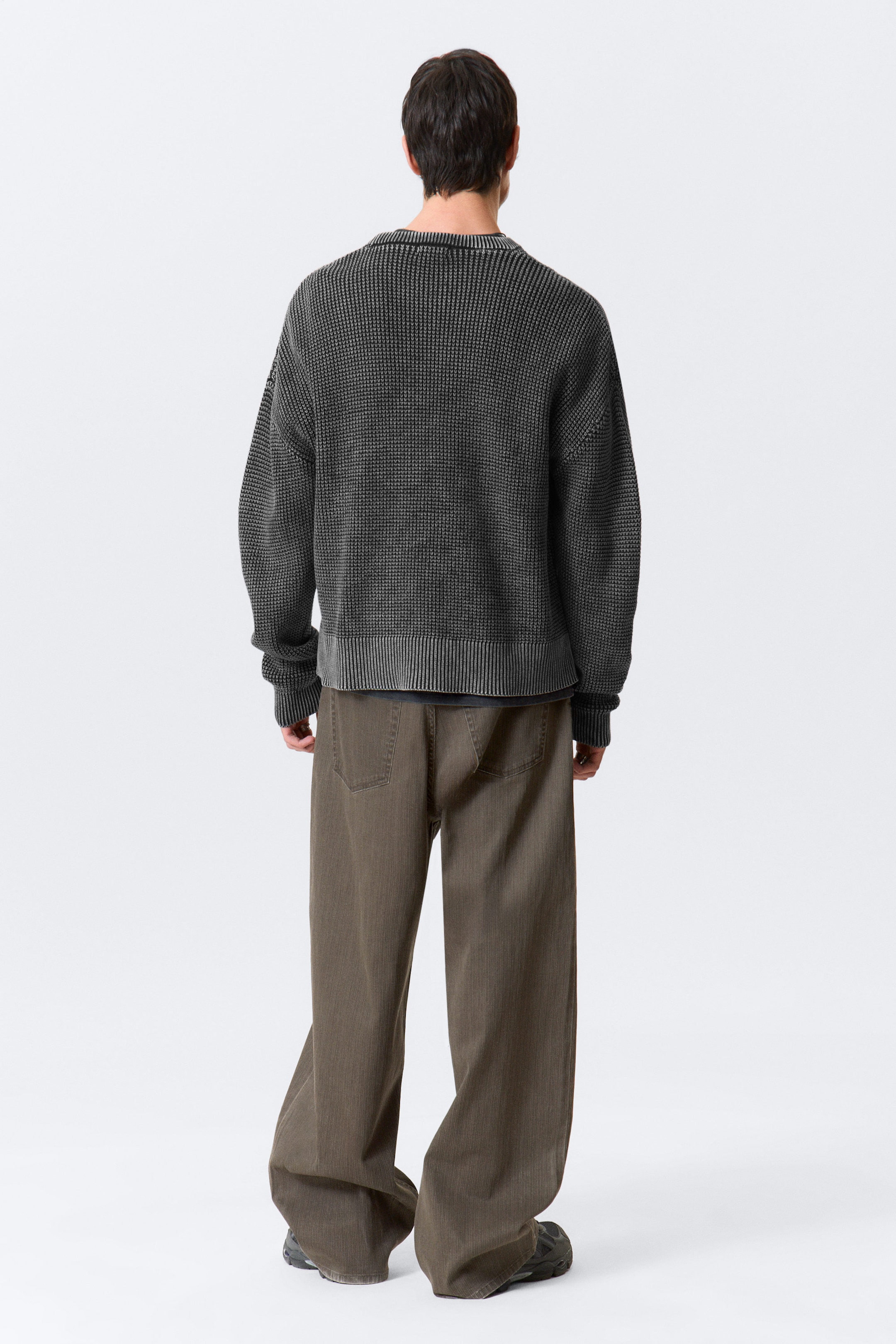 Verwaschenes Schwarz - Kastiger Oversized-Pullover in Washed-Optik - 3